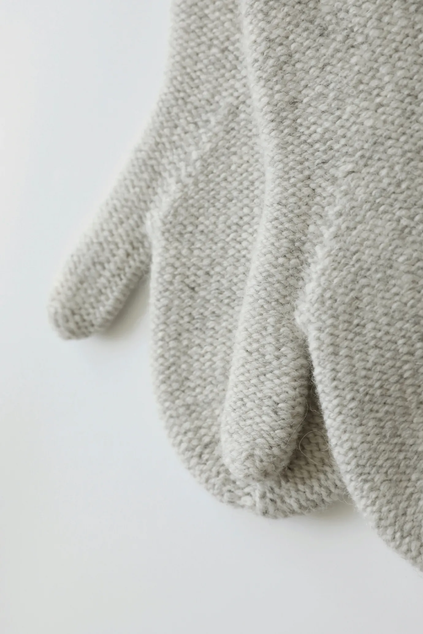Nothing written Accessories-Alpaca knit mittens (Ash gray)