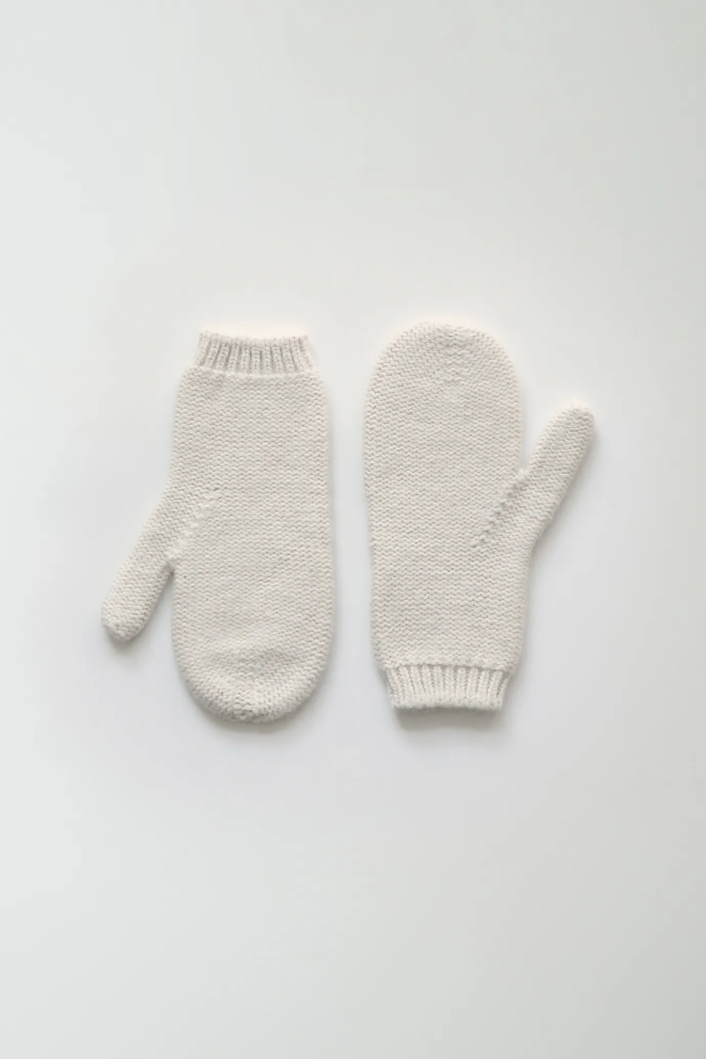 Nothing written Accessories-Alpaca knit mittens (Ivory)
