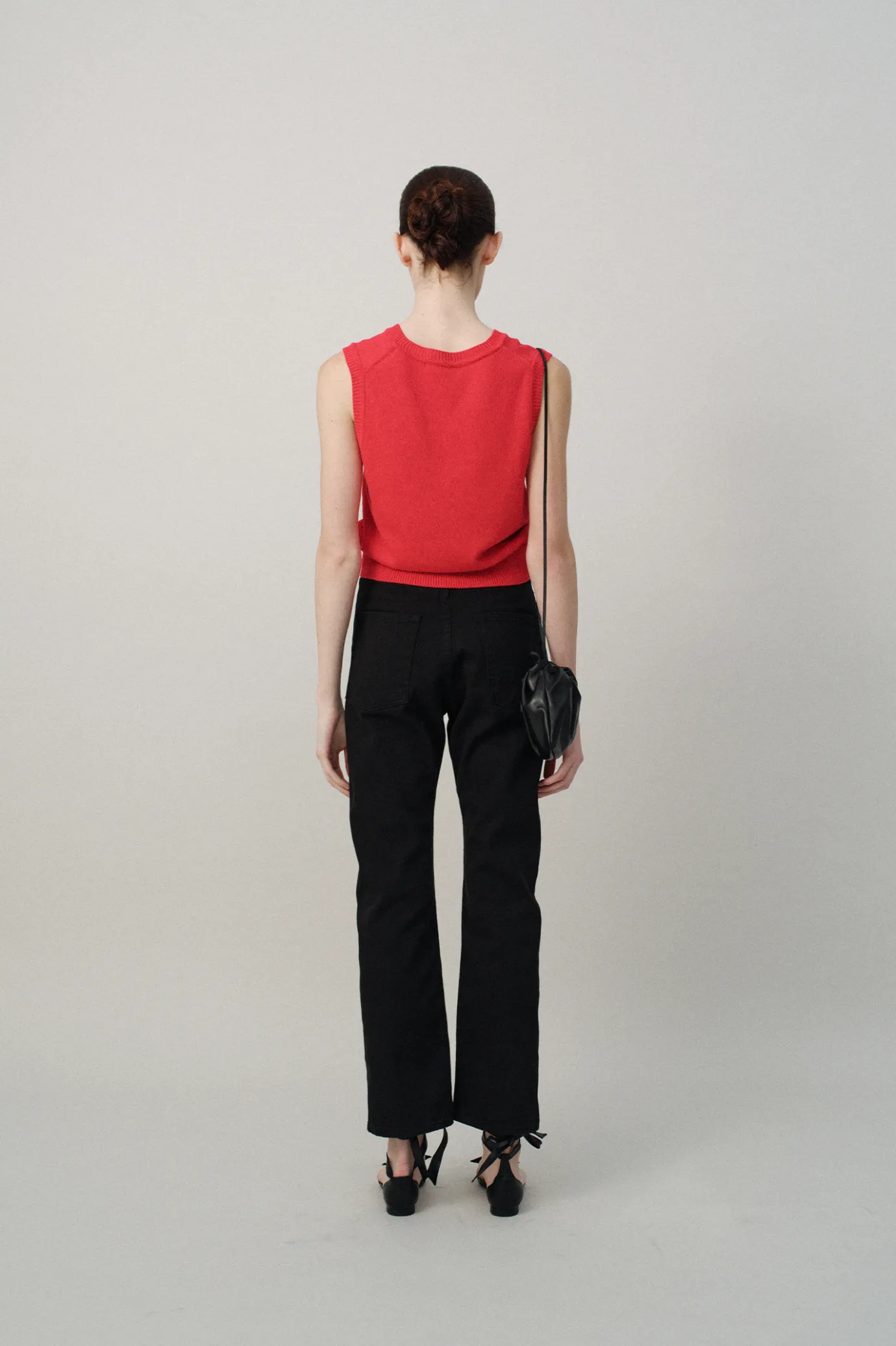 basic_vneck_slipover_red_2.webp Nothing written Knitwear-Basic v-neck slipover (Red)