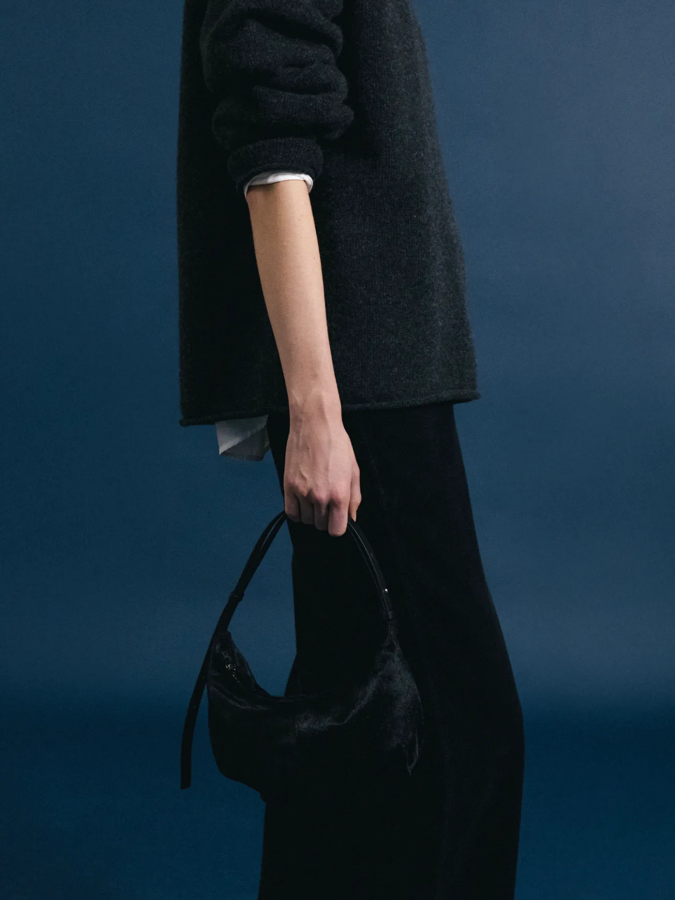 calfhair_shoulder_mini_ba_4.webp Nothing written Bags-Calf-hair shoulder mini bag (Furry black)