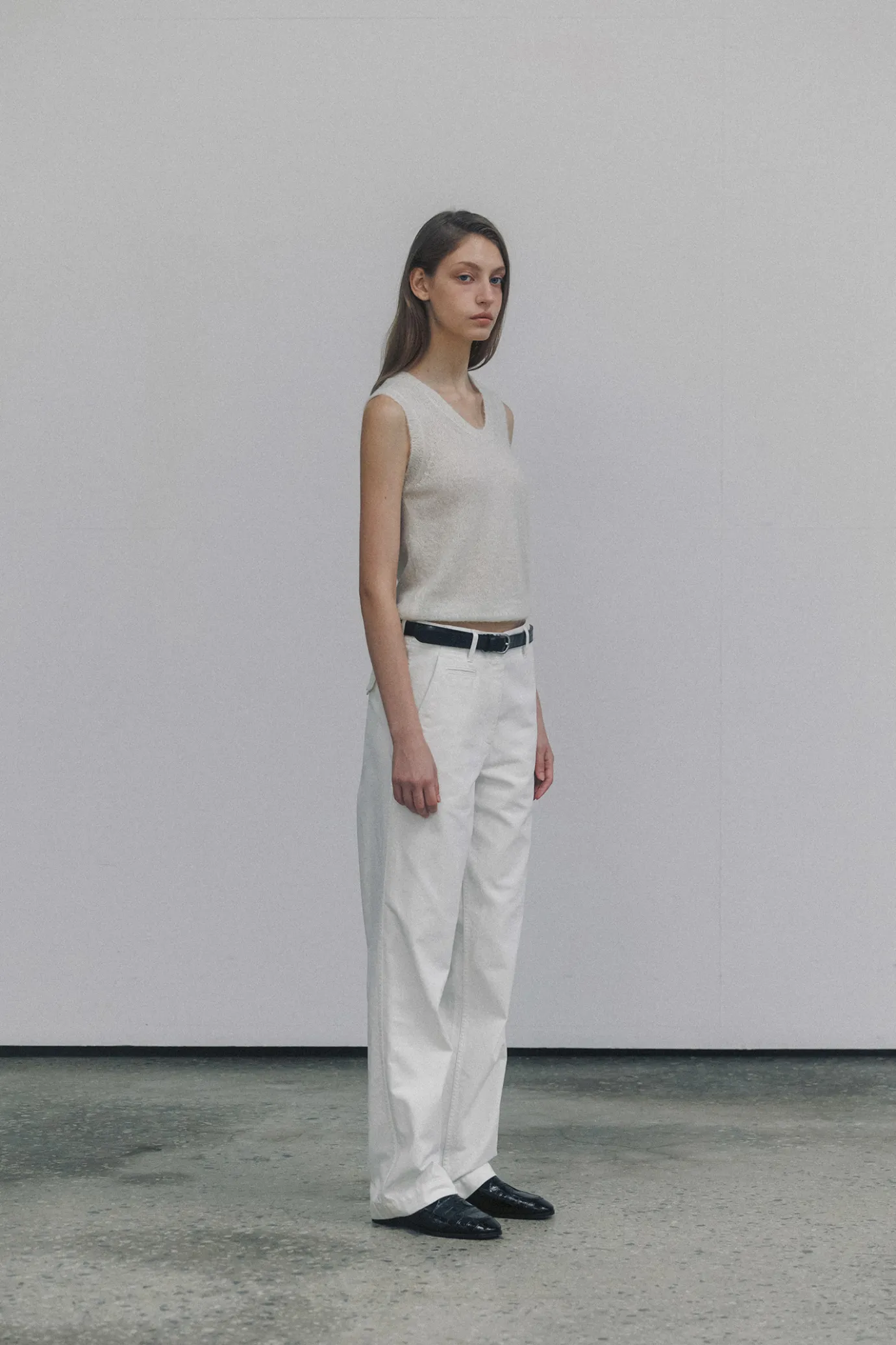 Nothing written Knitwear-Carol u-neck vest (Ivory)