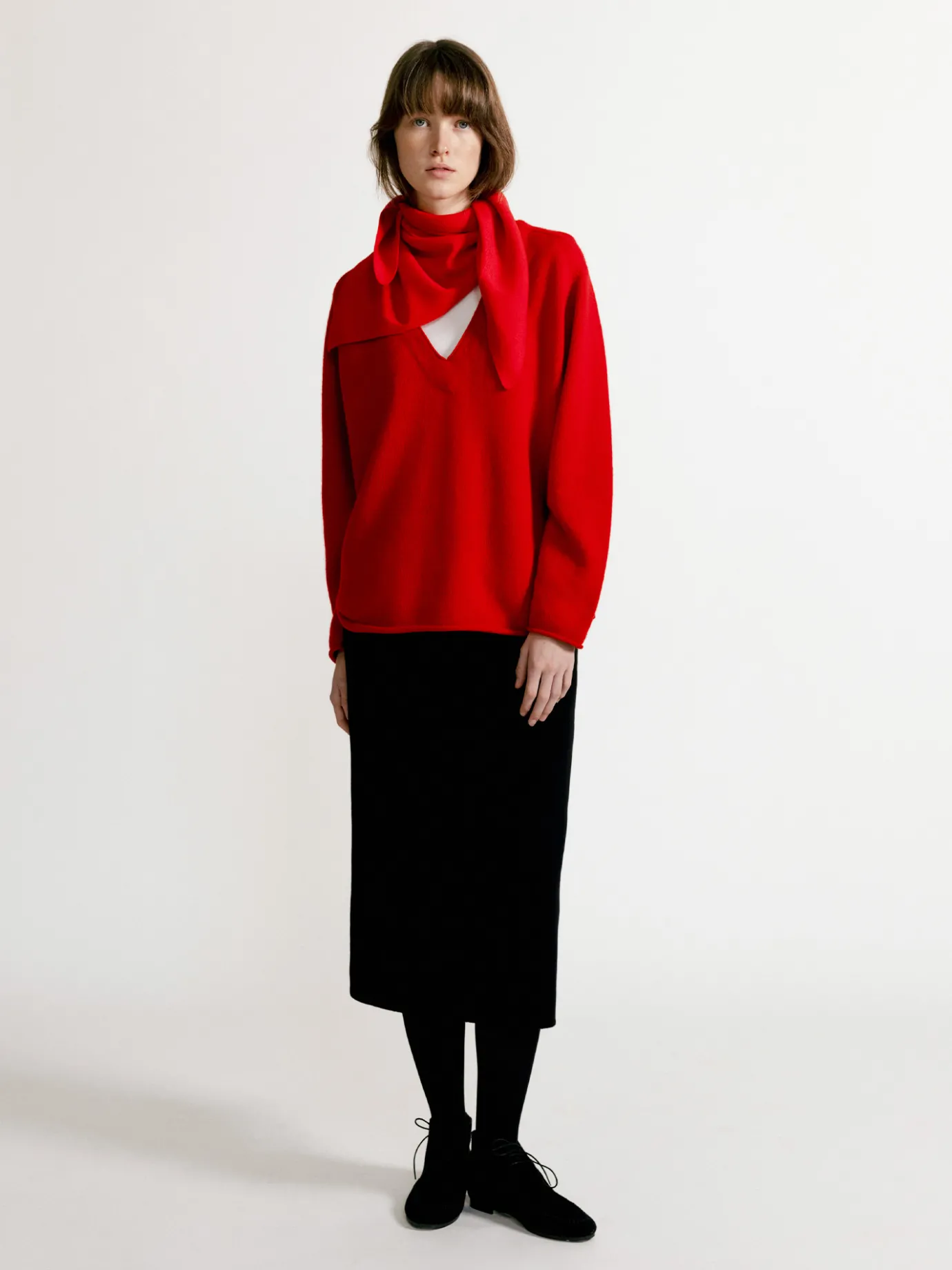 cerin_deep_vneck_pullover_4.webp Nothing written Knitwear-Cerin deep v-neck pullover (Red)
