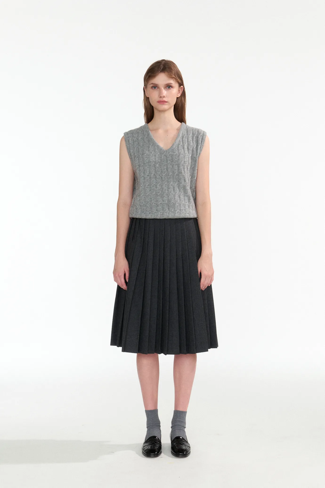 Nothing written Knitwear-Classic cable vest (Gray)