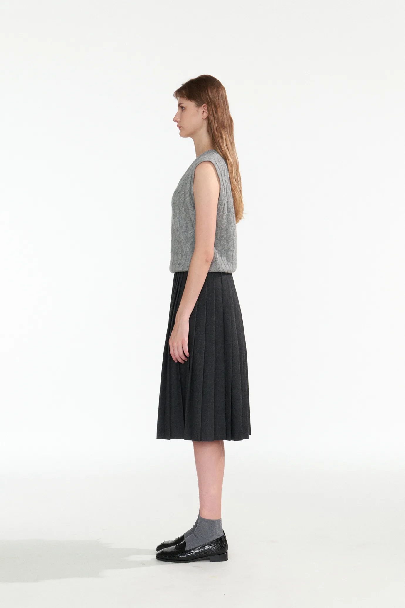 classic_cable_vest_gray_2.webp Nothing written Knitwear-Classic cable vest (Gray)