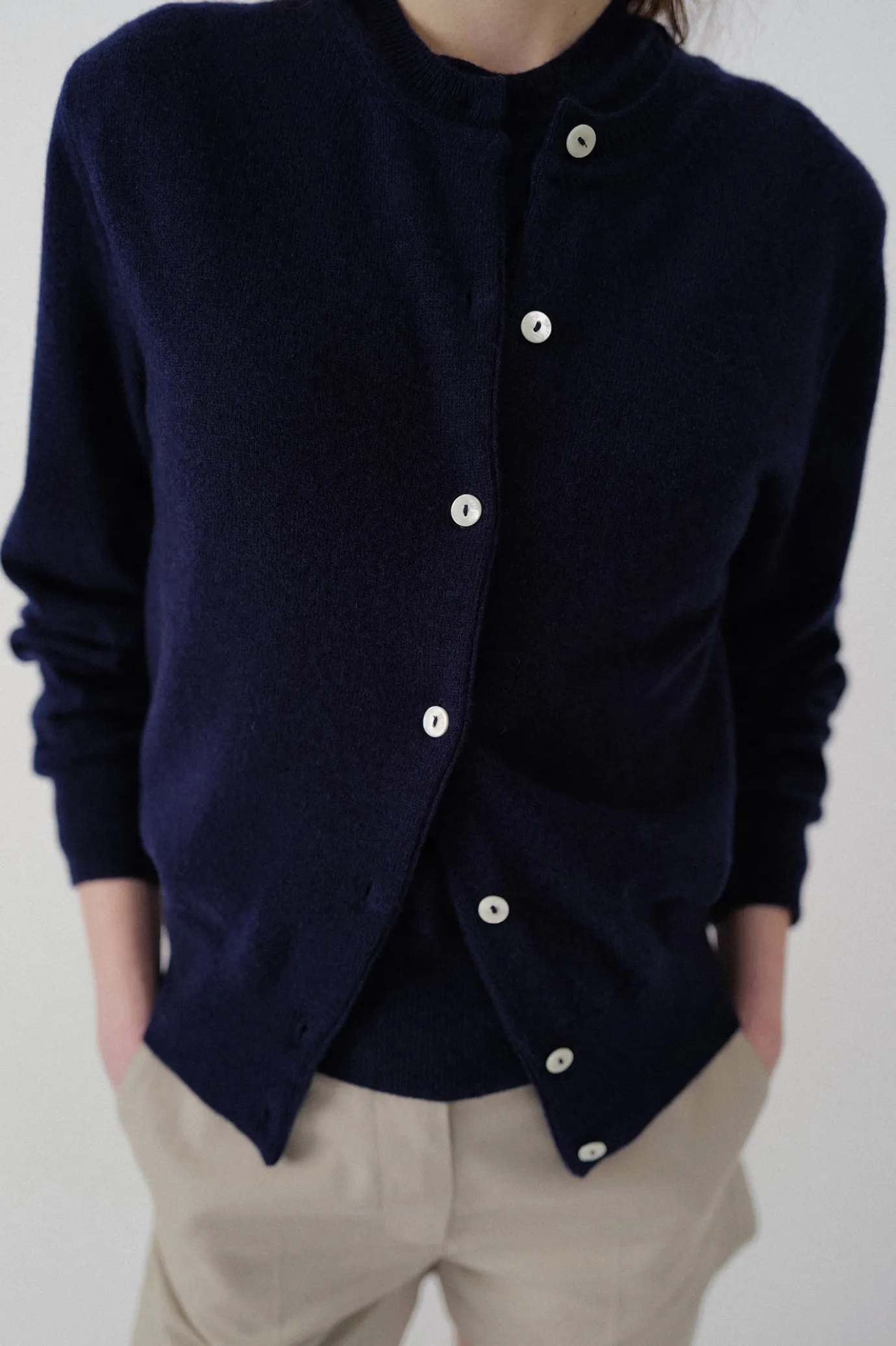 emitt_wool_round_cardigan_6.webp Nothing written Outwears | Knitwear-Emitt wool round cardigan (Navy)