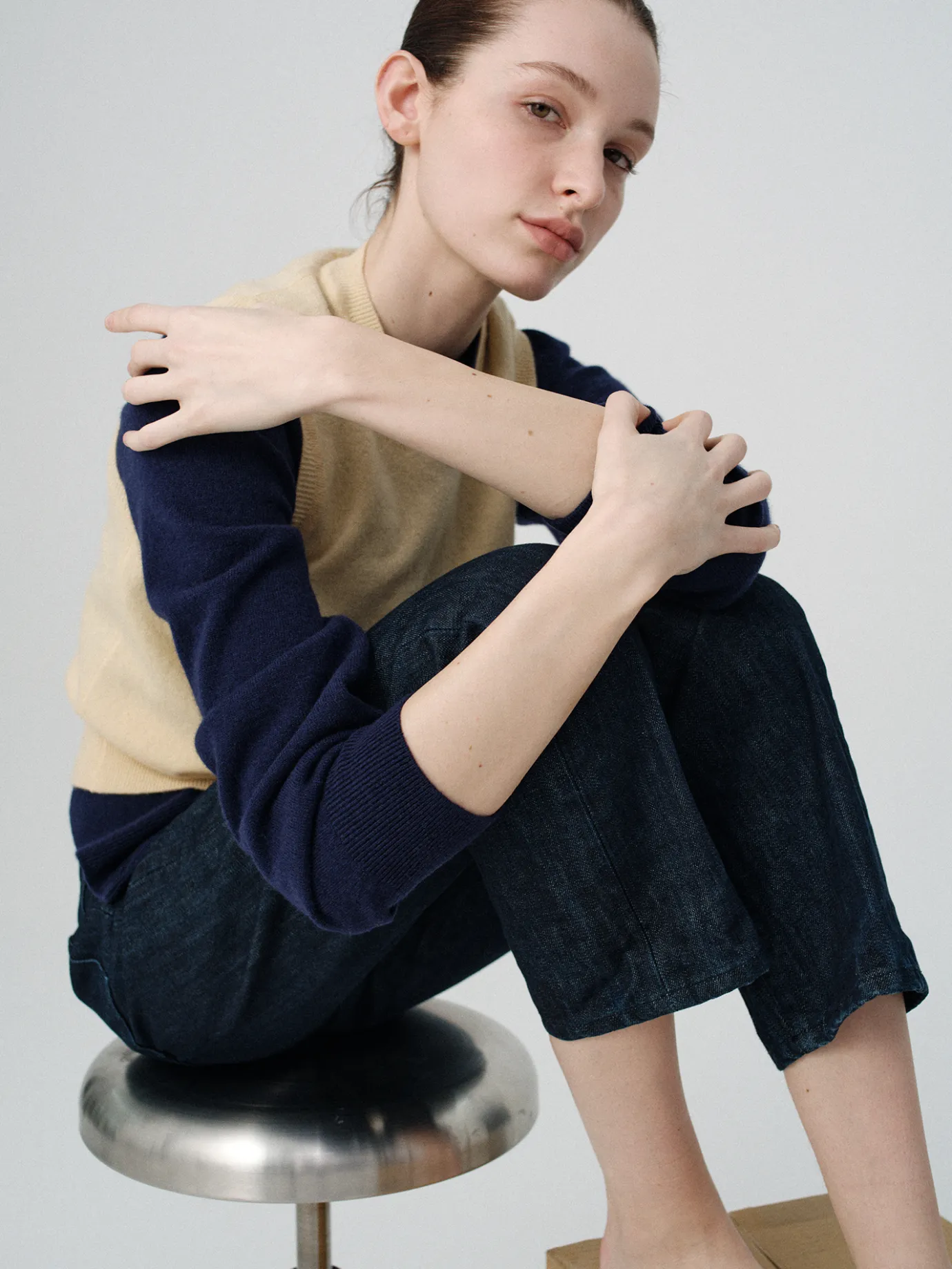 emitt_wool_round_cardigan_8.webp Nothing written Outwears | Knitwear-Emitt wool round cardigan (Navy)