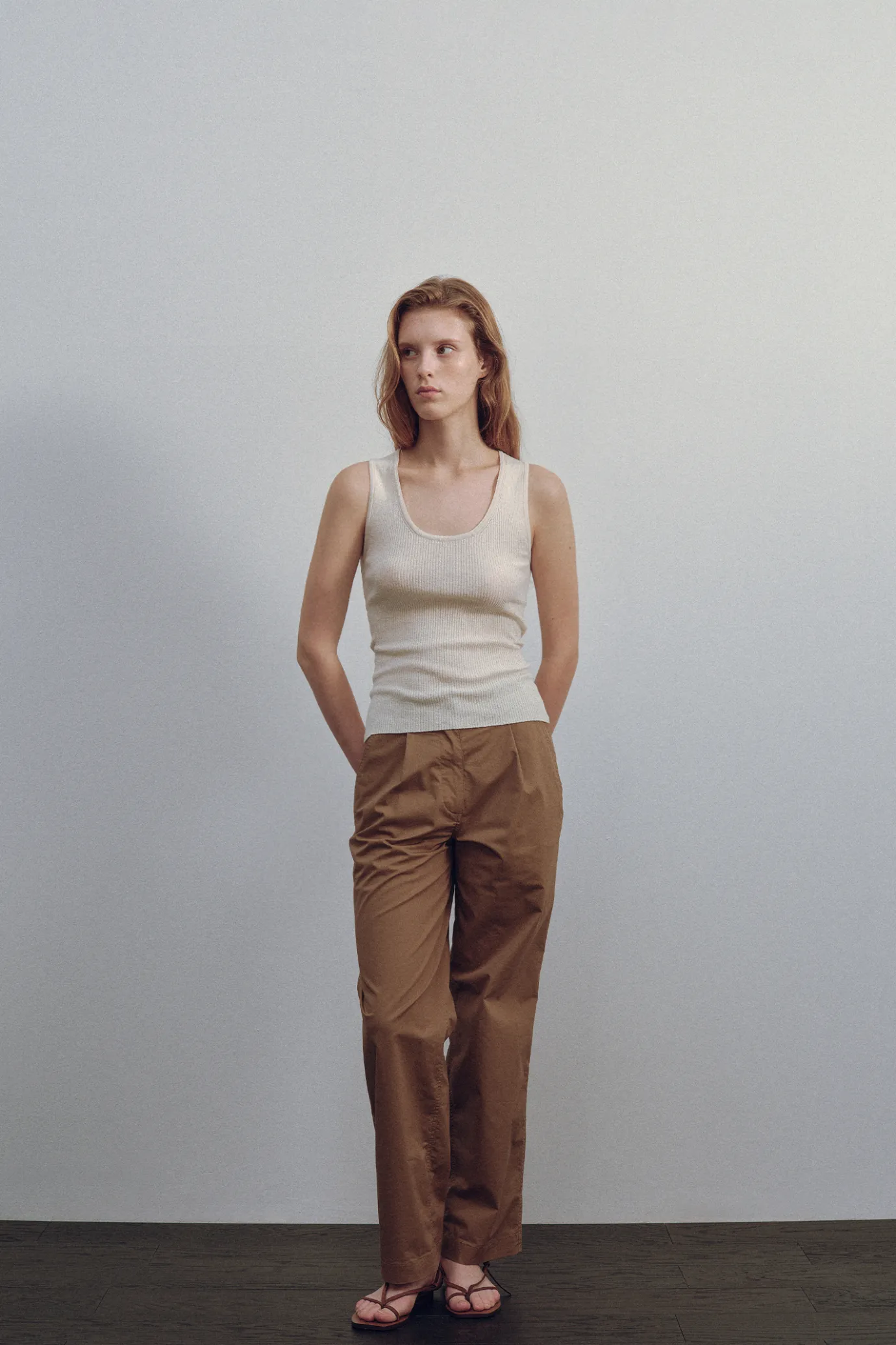 Nothing written Knitwear-Jina u-neck sleeveless (Ivory)