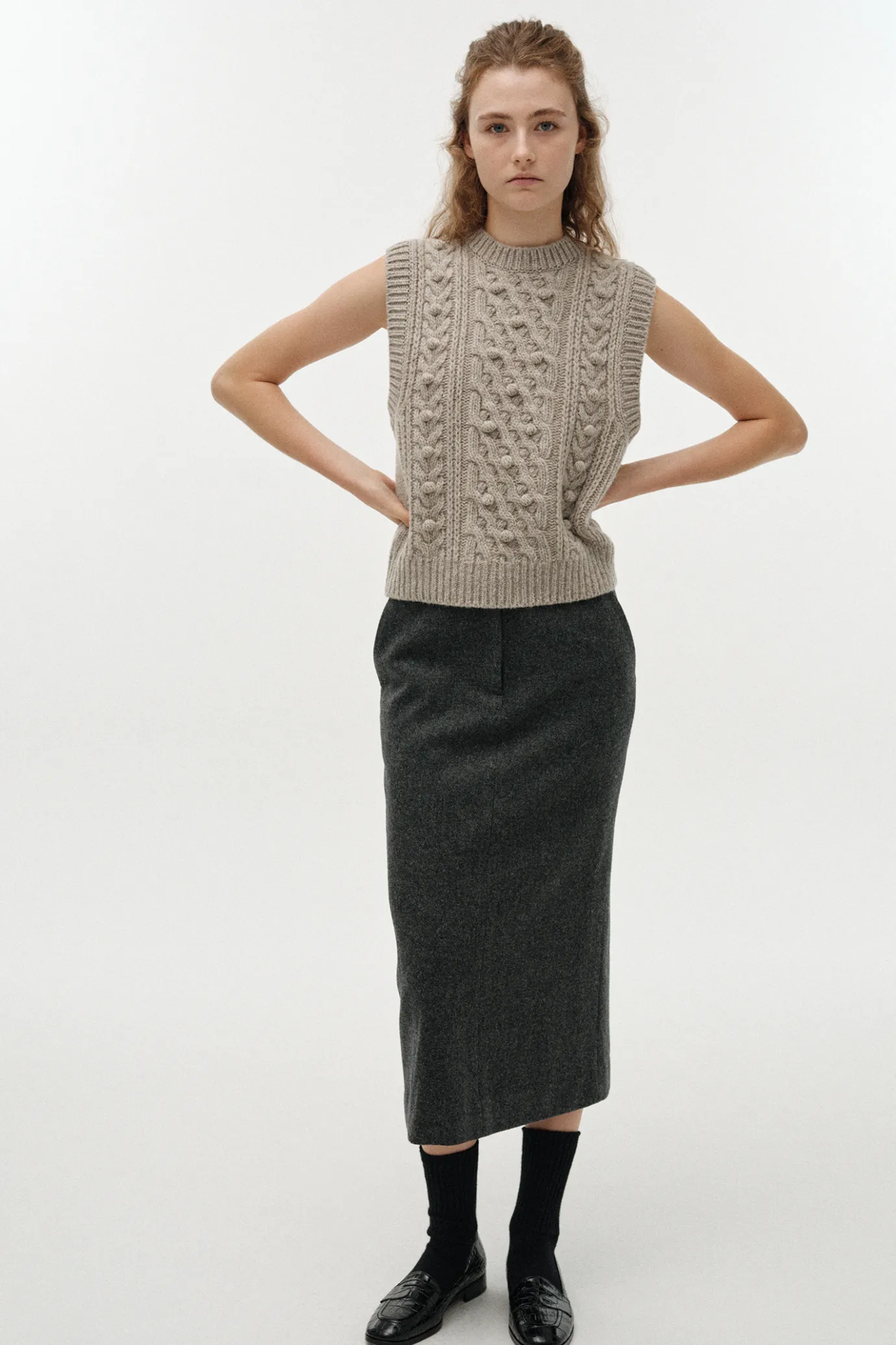 latti_wool_vest_ash_gray_3.webp Nothing written Knitwear-Latti wool vest (Ash gray)