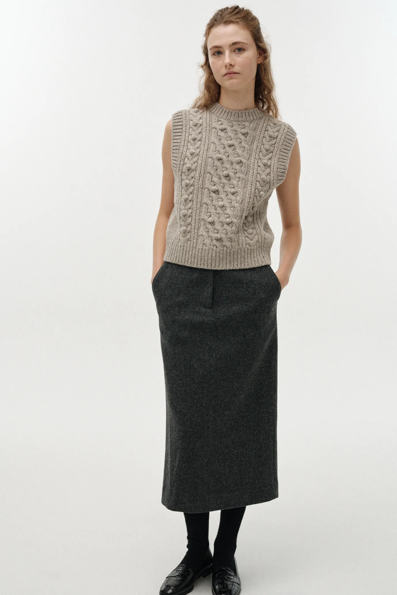 latti_wool_vest_ash_gray_4.webp Nothing written Knitwear-Latti wool vest (Ash gray)