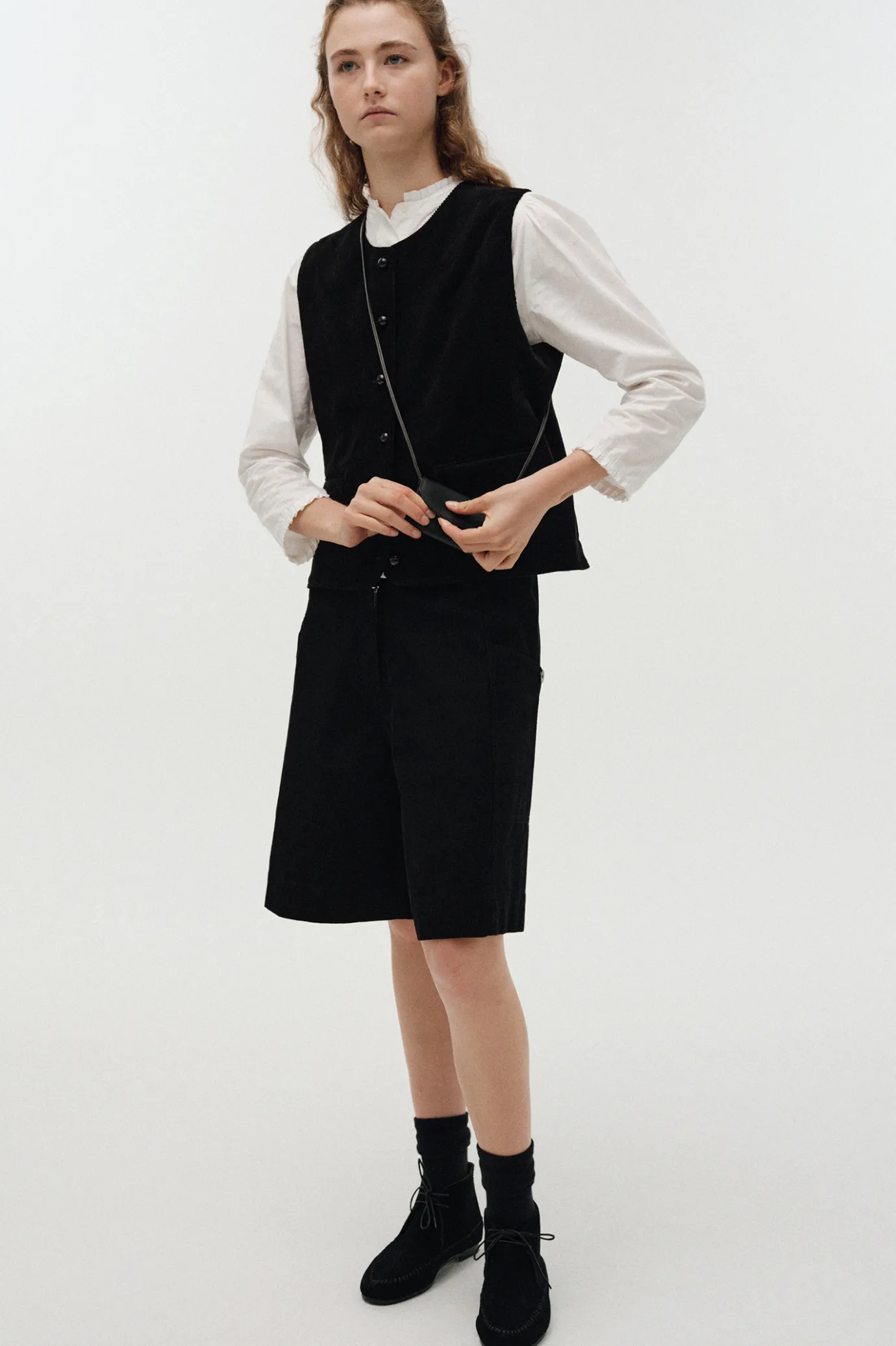 leather_card_holder_olive_2.webp Nothing written Accessories-Leather card holder (Olive)