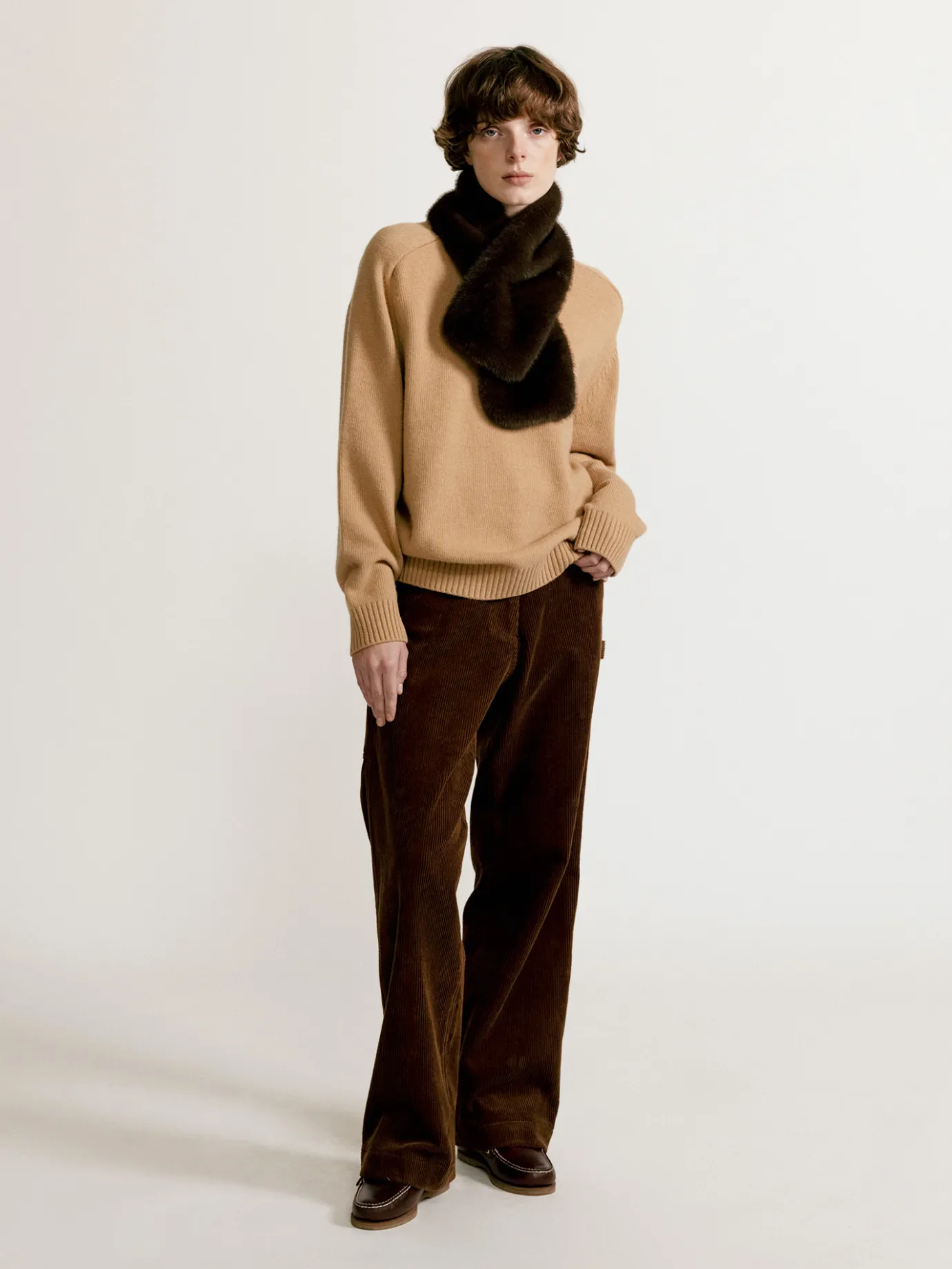 moi_fur_scarf_black_3.webp Nothing written Accessories-Moi fur scarf (Black)