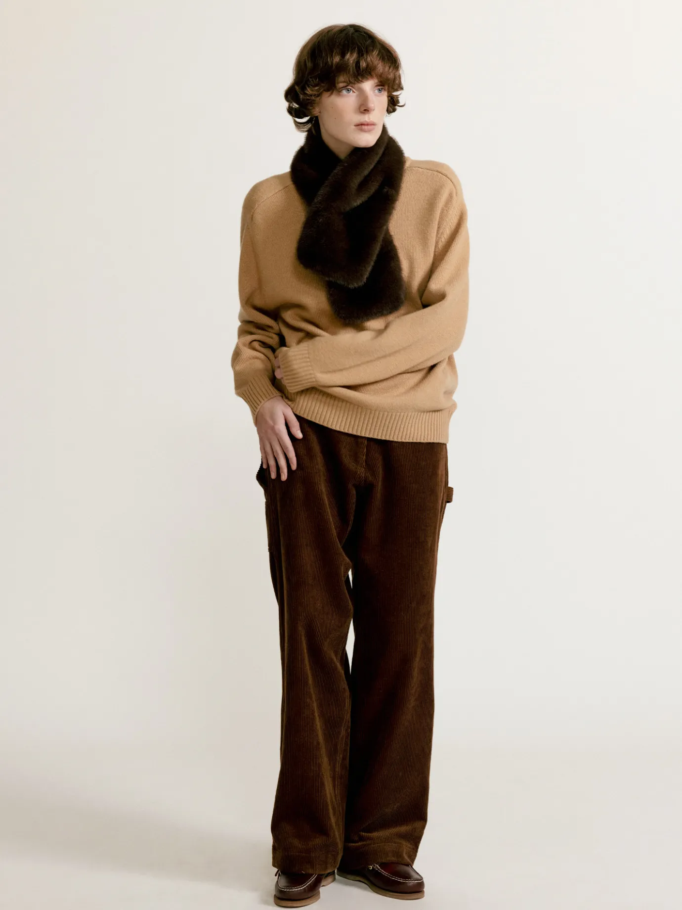 moi_fur_scarf_brown_4.webp Nothing written Accessories-Moi fur scarf (Brown)
