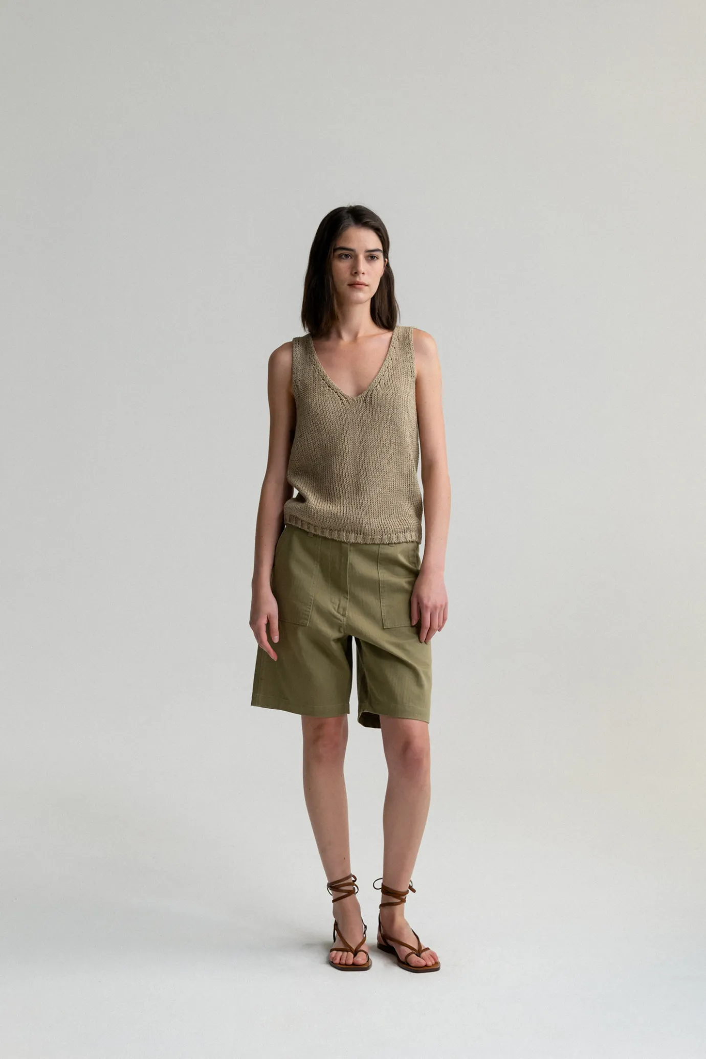 Nothing written Knitwear-2ND / Bamboo v-neck sleeveless knit (Beige khaki)