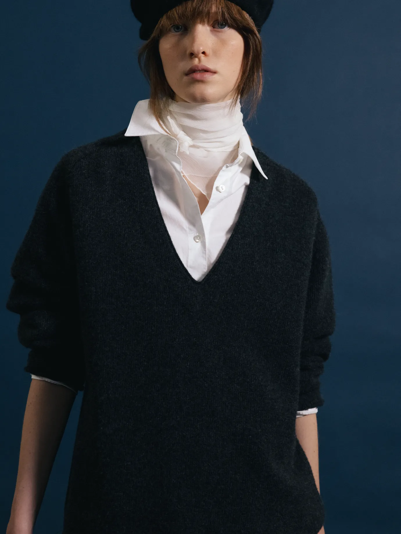 nd__cerin_deep_vneck_pull_4-1.webp Nothing written Knitwear-2ND / Cerin deep v-neck pullover (Charcoal)