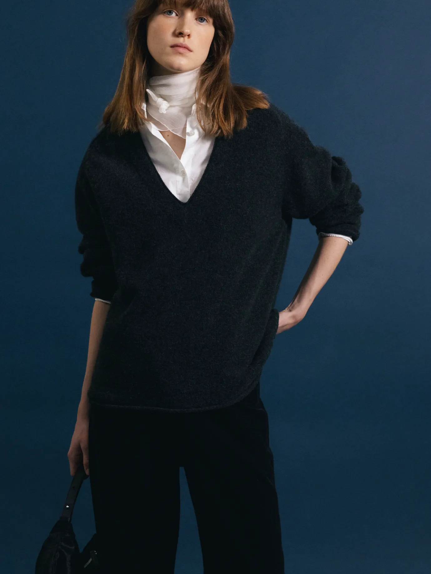 nd__cerin_deep_vneck_pull_8-1.webp Nothing written Knitwear-2ND / Cerin deep v-neck pullover (Charcoal)