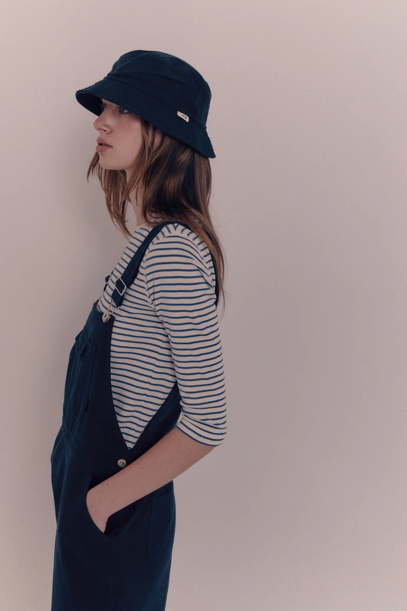 nd__hana_slim_tshirt_blue_5.webp Nothing written T-shirt-2ND / Hana slim t-shirt (Blue stripe)