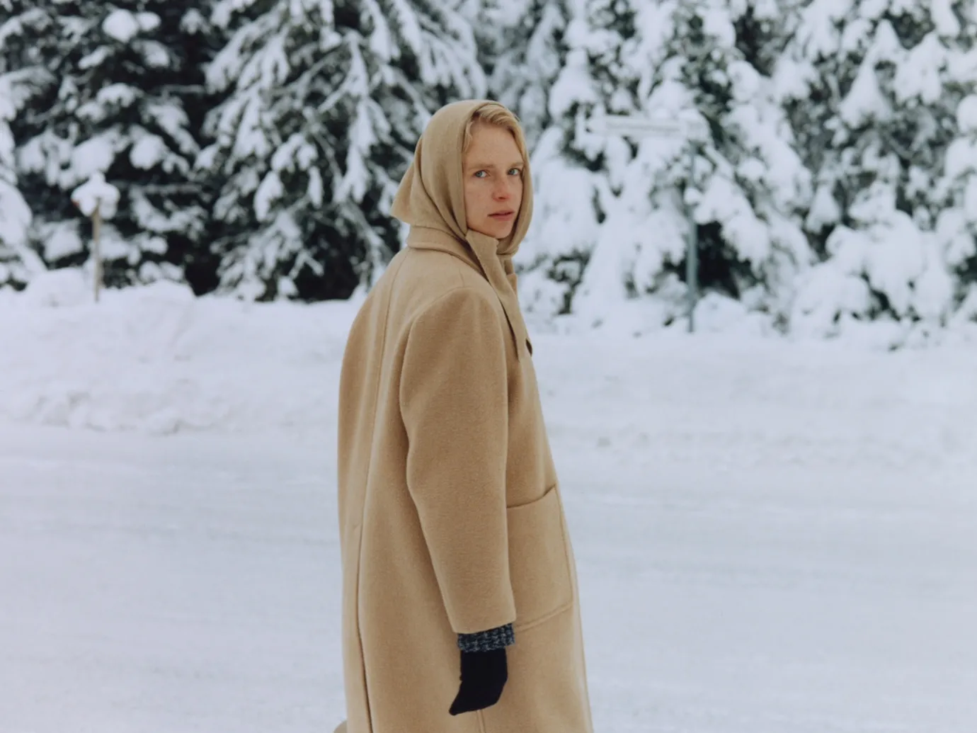 nd__triangle_cashmere_muf_2.webp Nothing written Accessories-2ND / Triangle cashmere muffler (Camel)