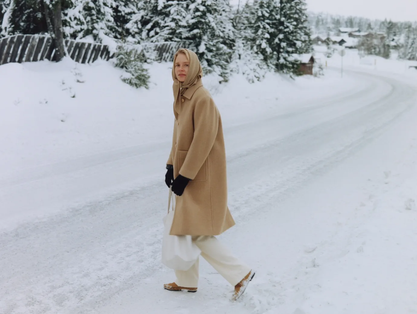 nd__triangle_cashmere_muf_5.webp Nothing written Accessories-2ND / Triangle cashmere muffler (Camel)