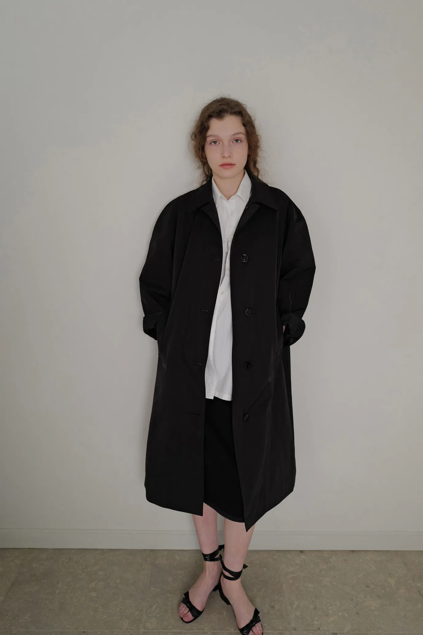 nylon_volume_balmacaan_tr_3.webp Nothing written Outwears-Nylon volume balmacaan trench (Black)