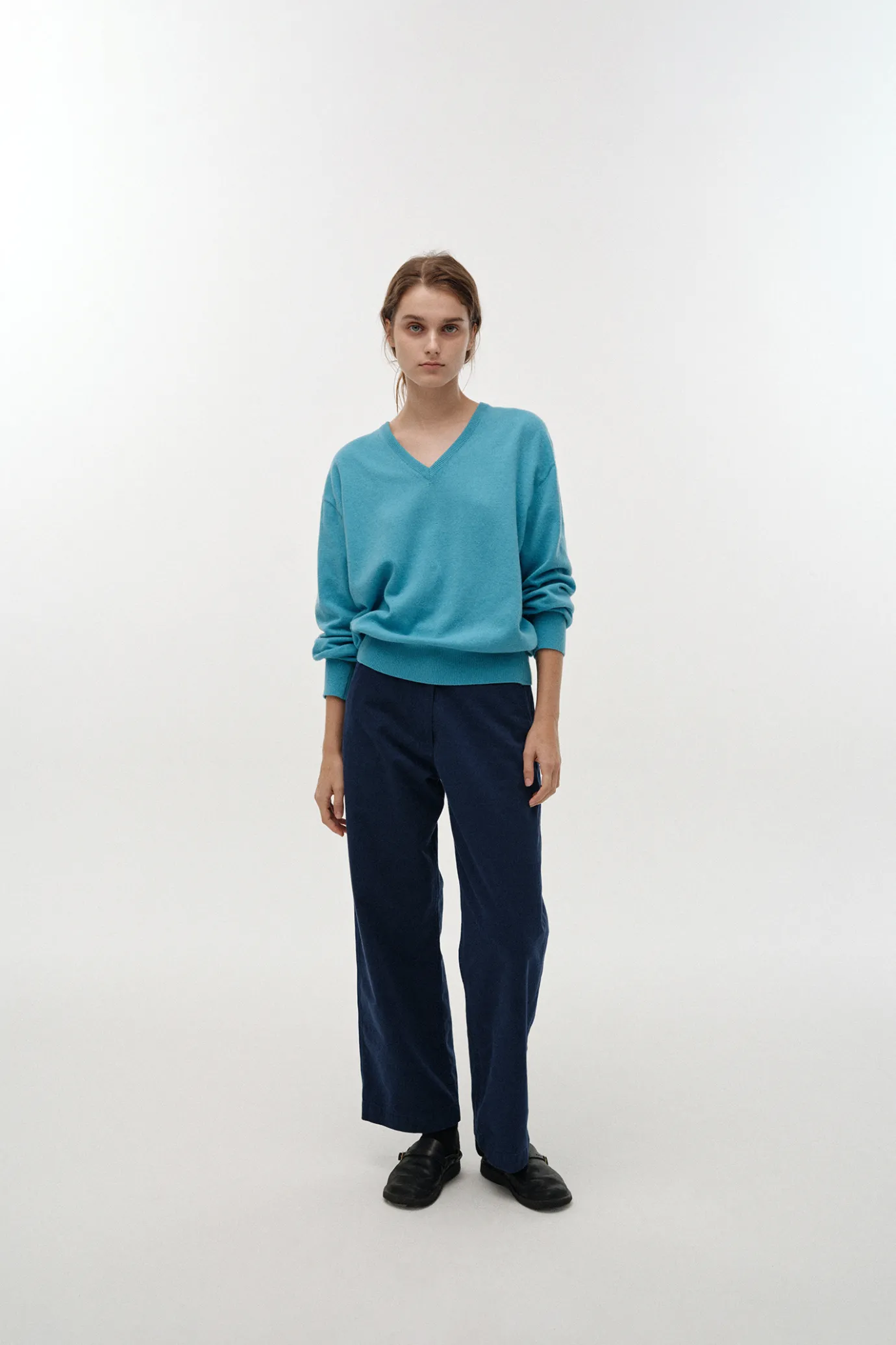 Nothing written Knitwear-Puno v-neck pullover (Dodger blue)