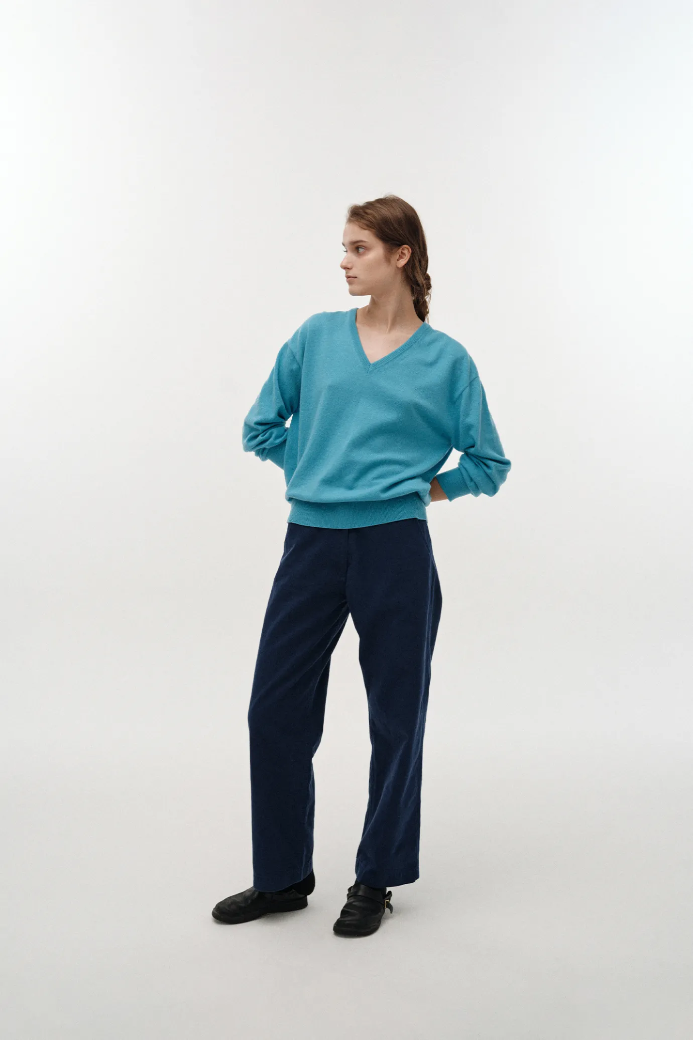 Nothing written Knitwear-Puno v-neck pullover (Dodger blue)