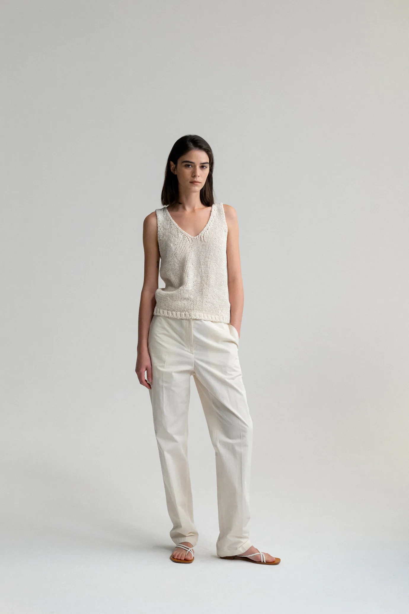 Nothing written Knitwear-3RD / Bamboo v-neck sleeveless knit (White sand)