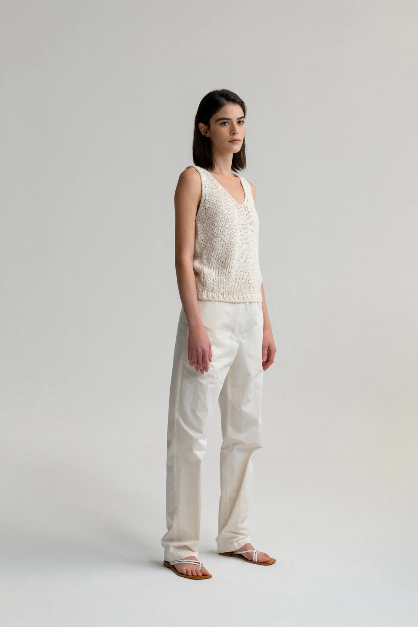 Nothing written Knitwear-3RD / Bamboo v-neck sleeveless knit (White sand)