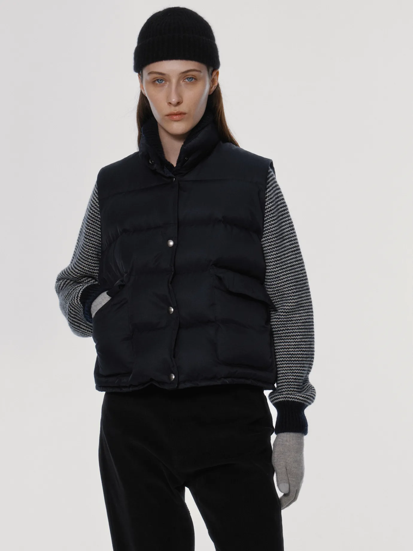 rd__michelin_puffer_vest__5.webp Nothing written Outwears-3RD / Michelin puffer vest (Dark navy)