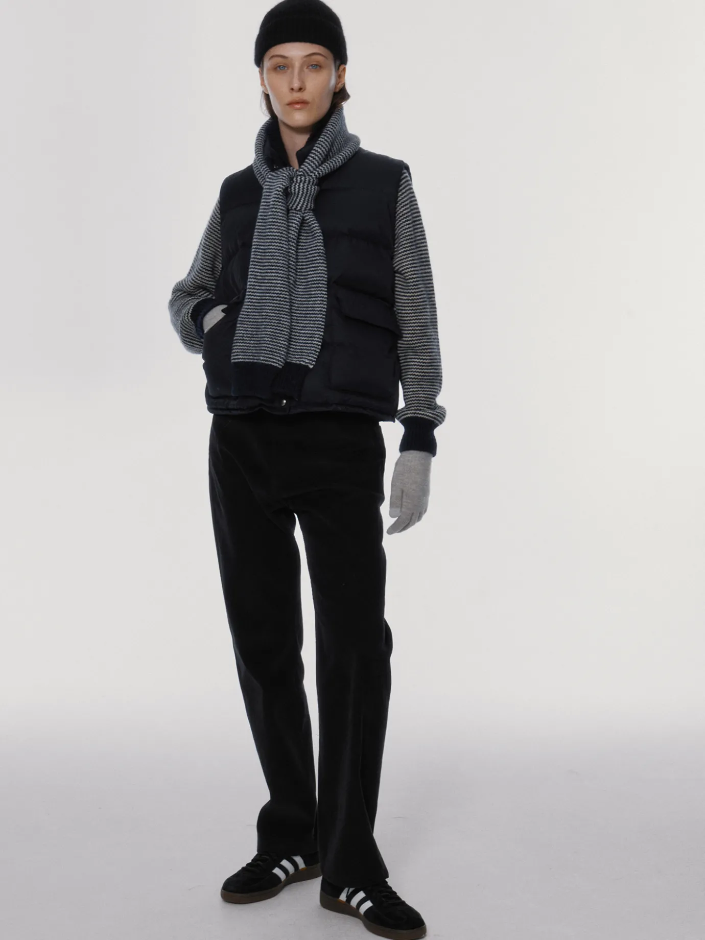 rd__michelin_puffer_vest__6.webp Nothing written Outwears-3RD / Michelin puffer vest (Dark navy)