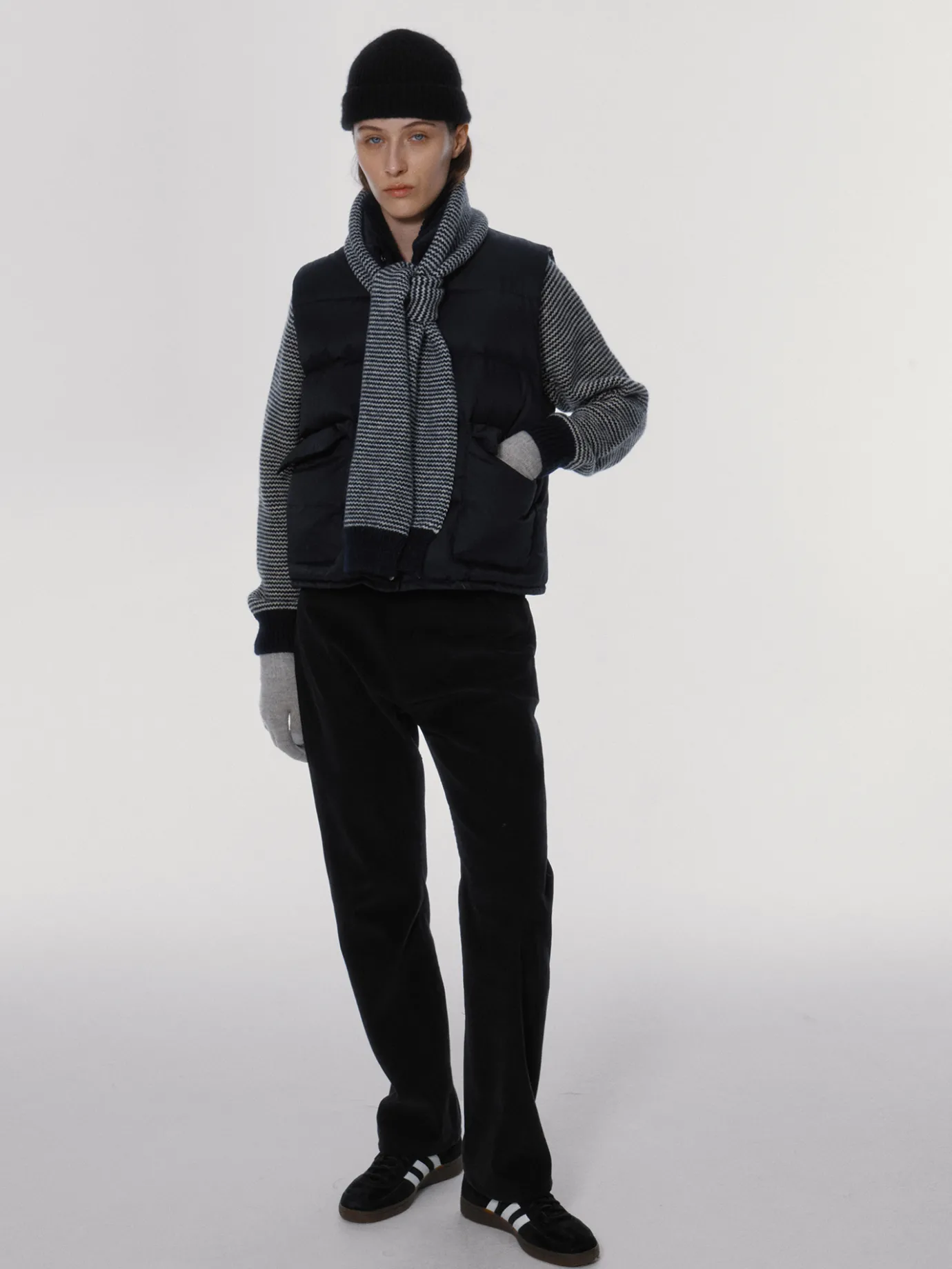 rd__michelin_puffer_vest__8.webp Nothing written Outwears-3RD / Michelin puffer vest (Dark navy)