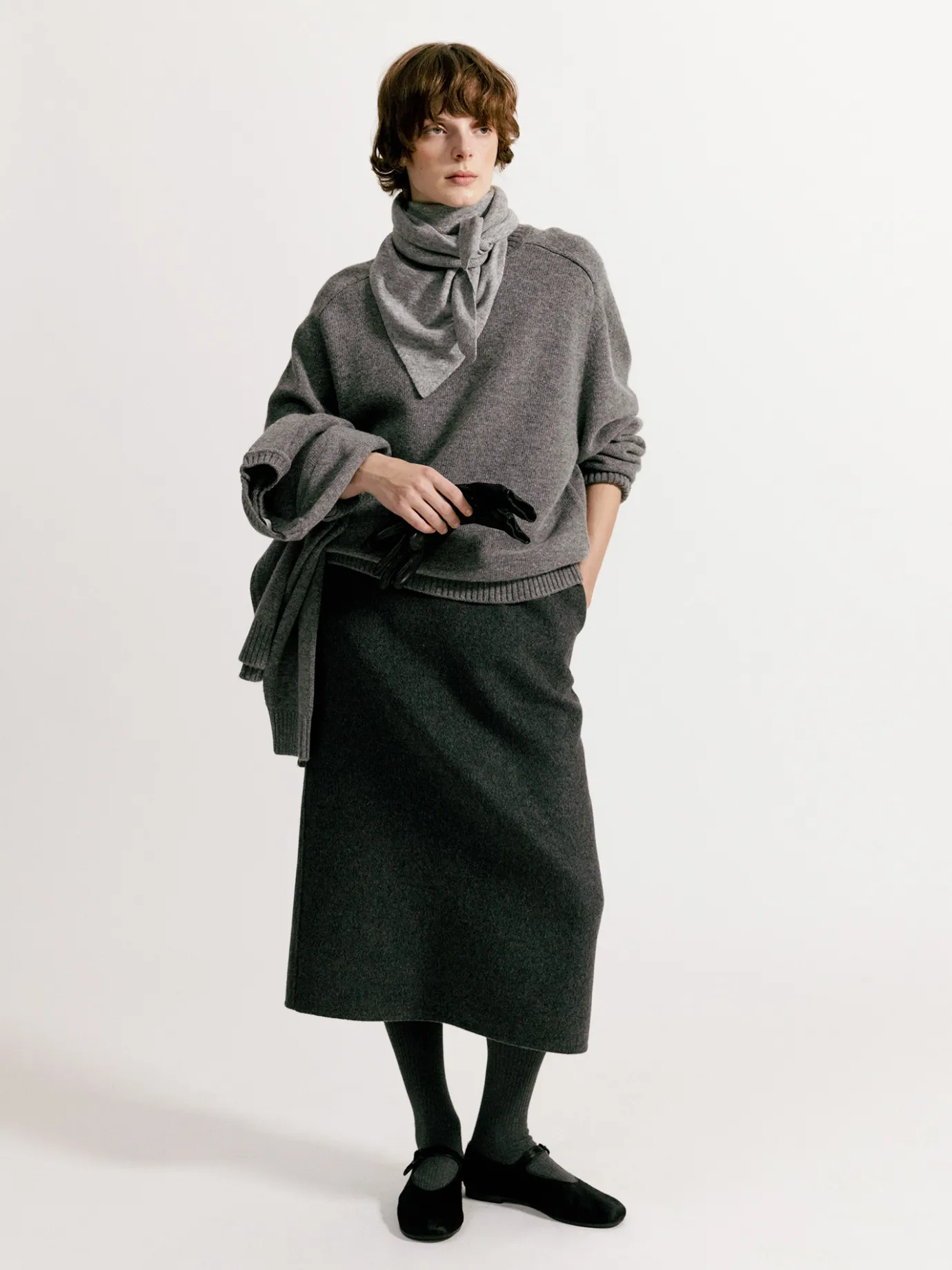 rd__triangle_cashmere_muf_2.webp Nothing written Accessories-3RD / Triangle cashmere muffler (Gray)