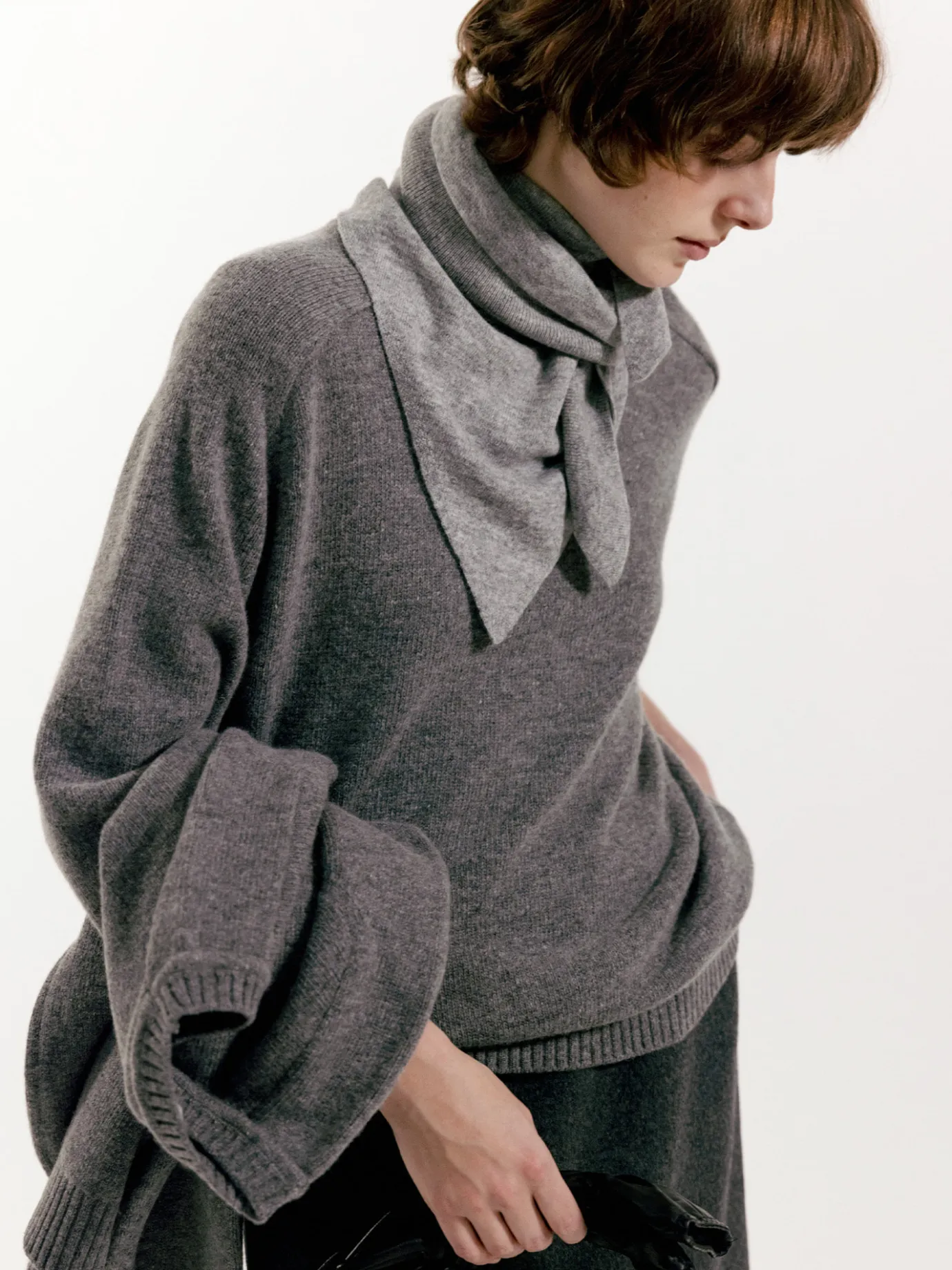 rd__triangle_cashmere_muf_6.webp Nothing written Accessories-3RD / Triangle cashmere muffler (Gray)