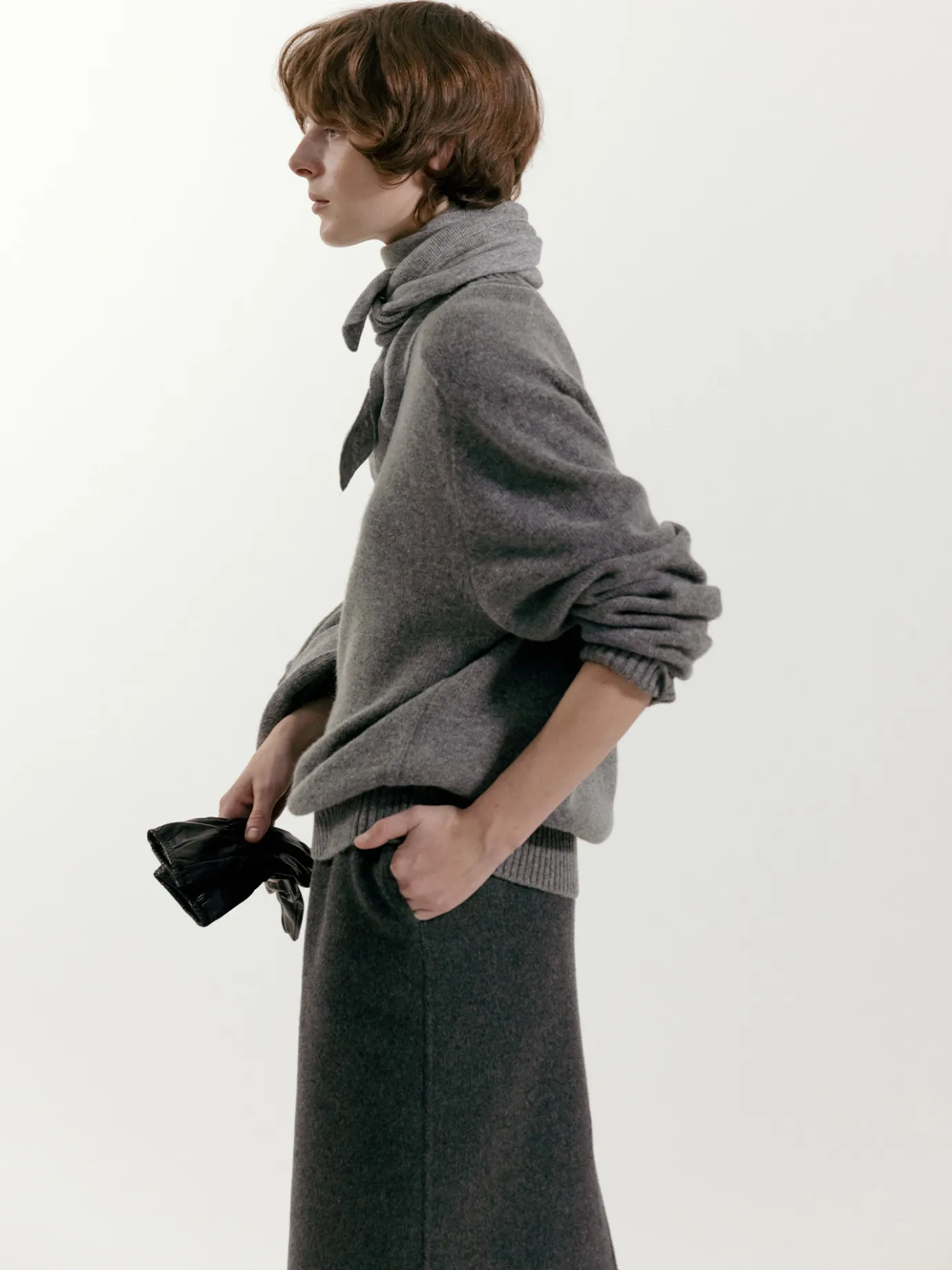 rd__triangle_cashmere_muf_7.webp Nothing written Accessories-3RD / Triangle cashmere muffler (Gray)