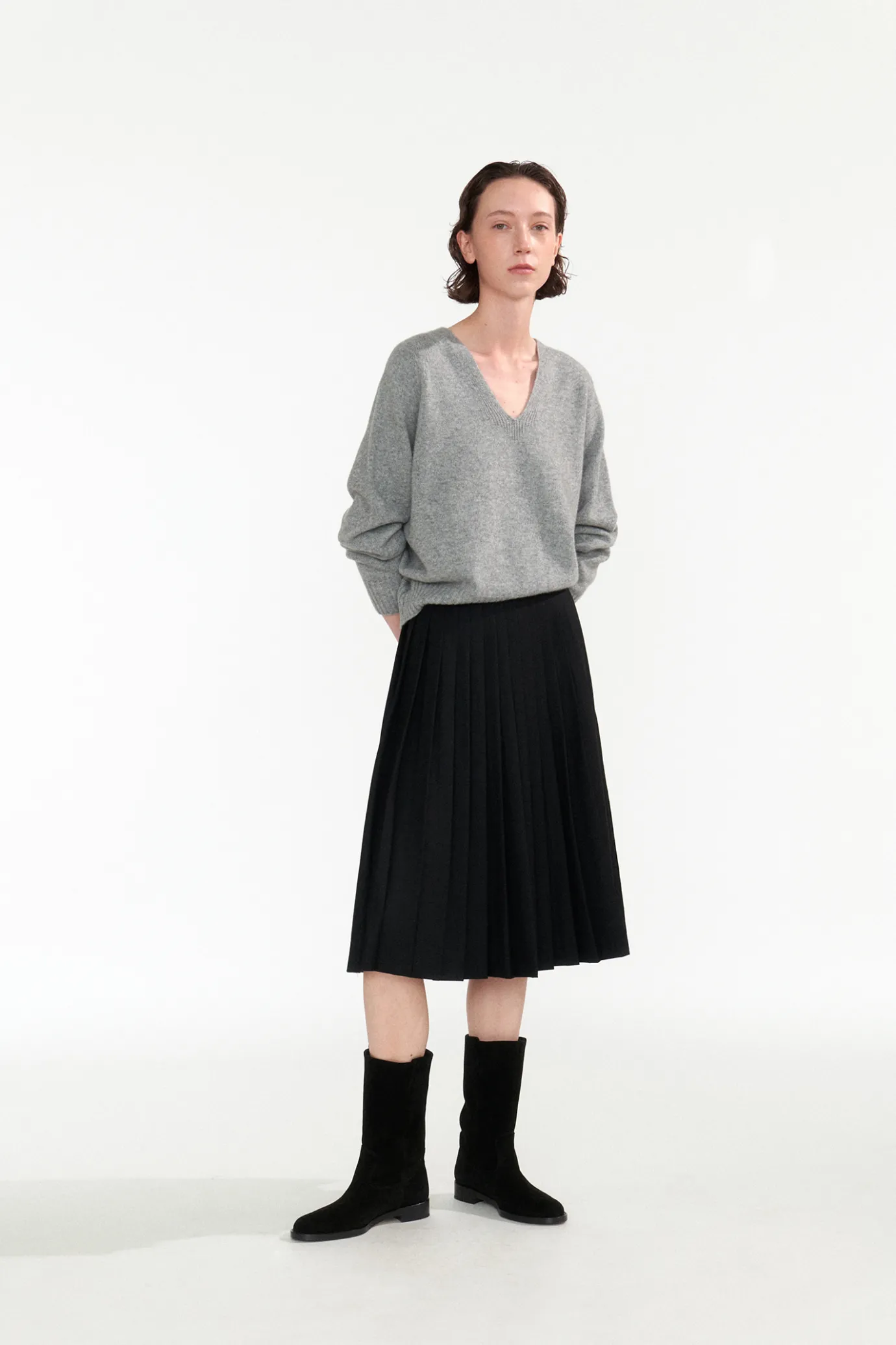 th__classic_pleated_midsk_3.webp Nothing written Skirts-4TH / Classic pleated mid-skirt (Black)