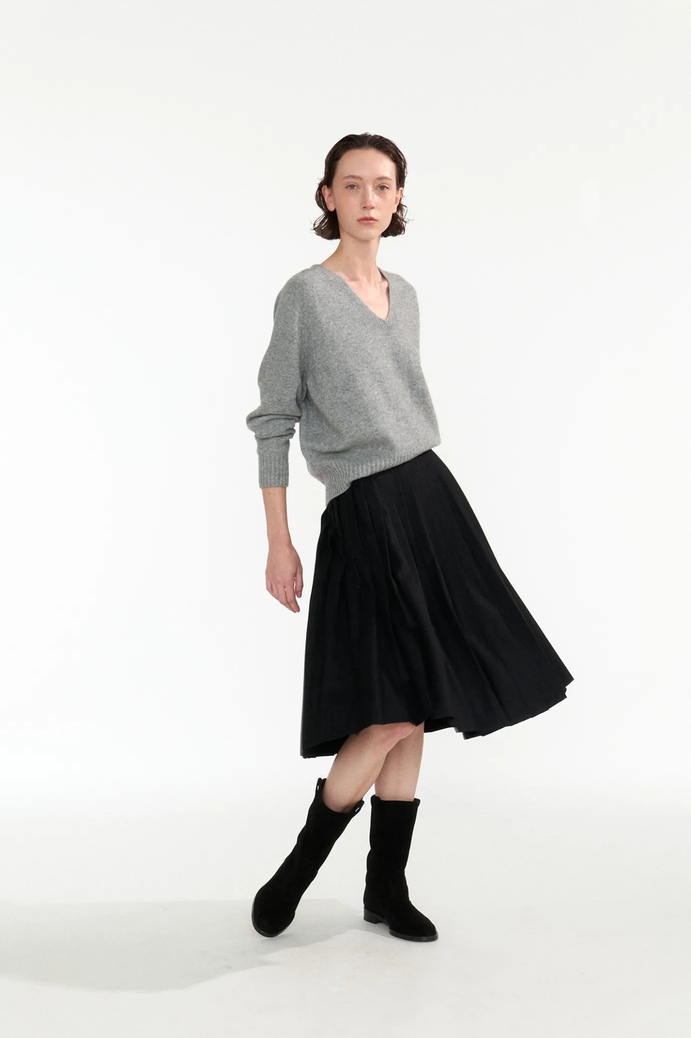 th__classic_pleated_midsk_4.webp Nothing written Skirts-4TH / Classic pleated mid-skirt (Black)