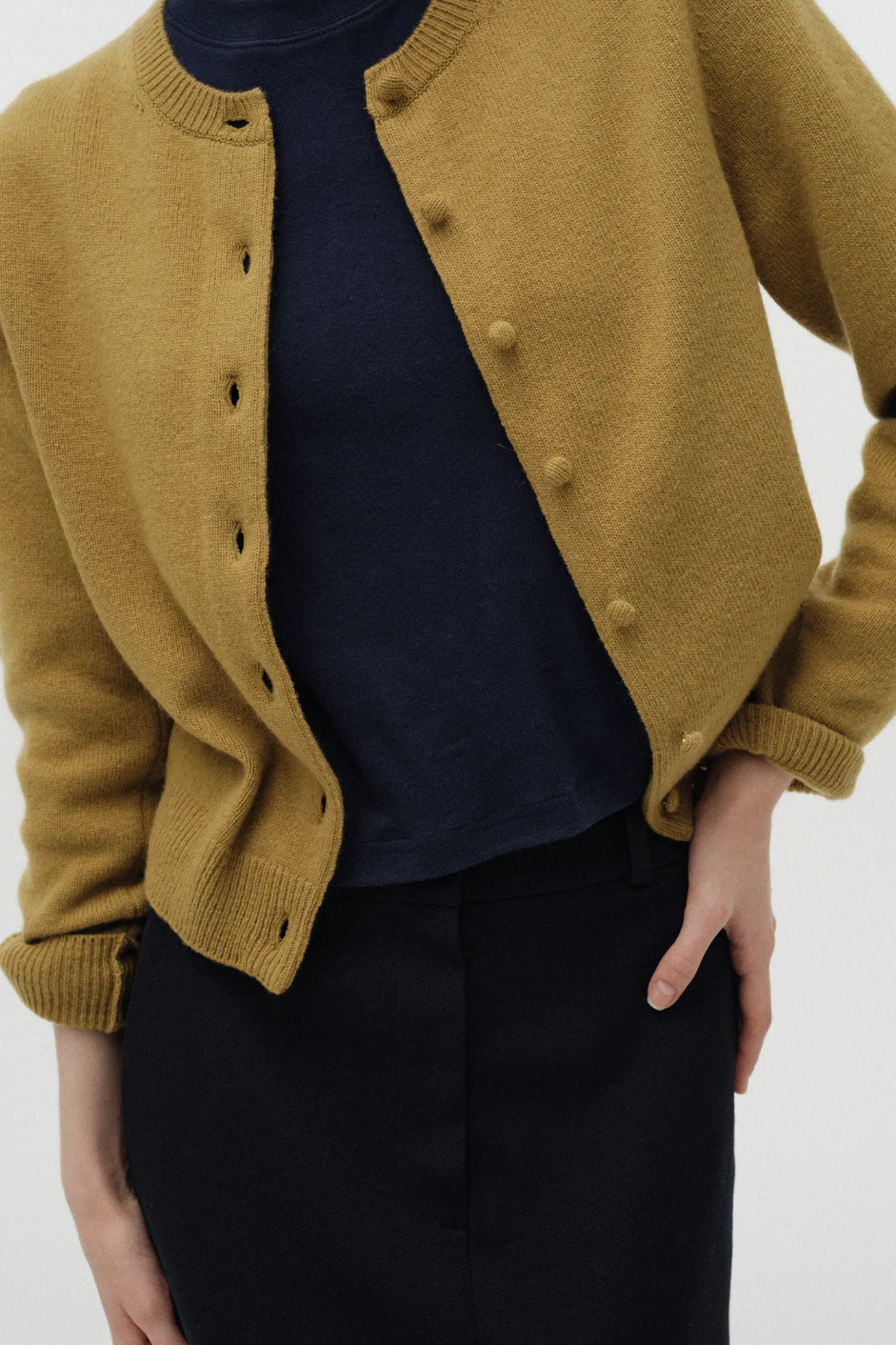 th__diene_round_cardigan__7.webp Nothing written Knitwear | Outwears-5TH / Diene round cardigan (Olive)