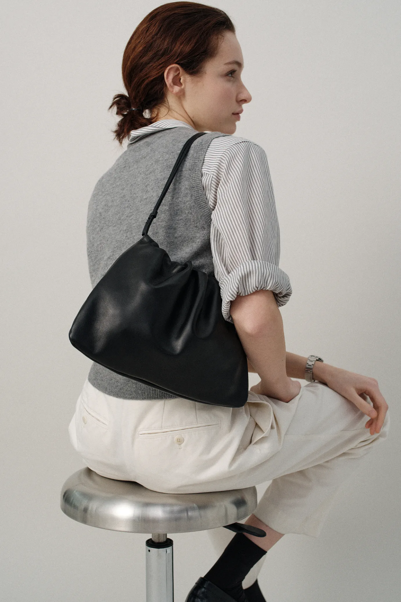 th__nella_strap_large_bag_3.webp Nothing written Bags-6TH / Nella strap large bag (Black)