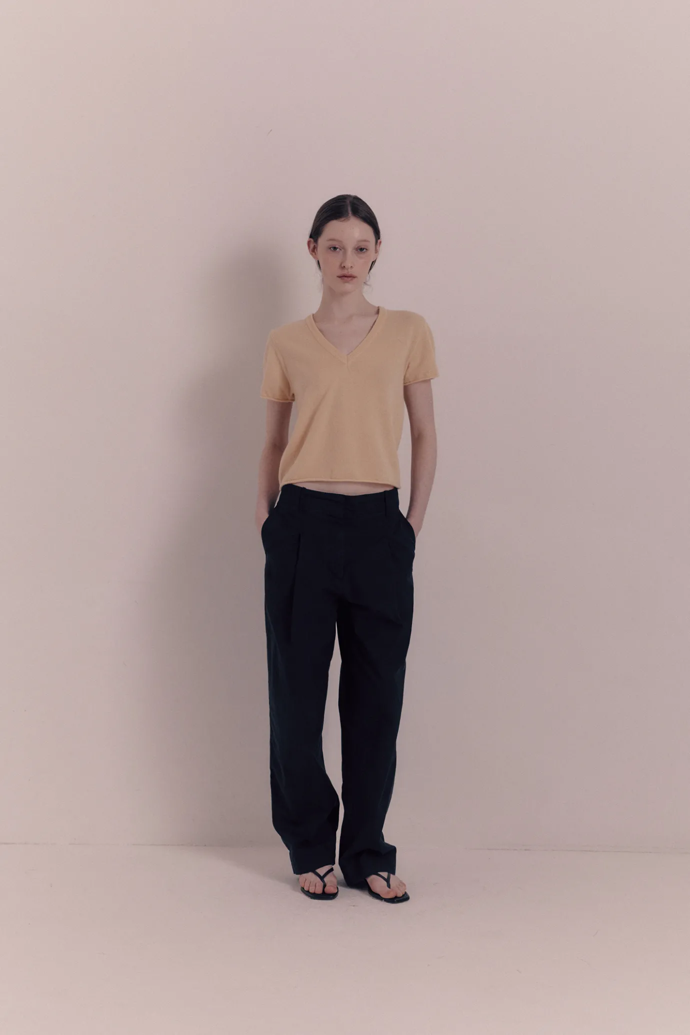 Nothing written Knitwear-4TH / Sui v-neck knit t-shirt (Yellow)