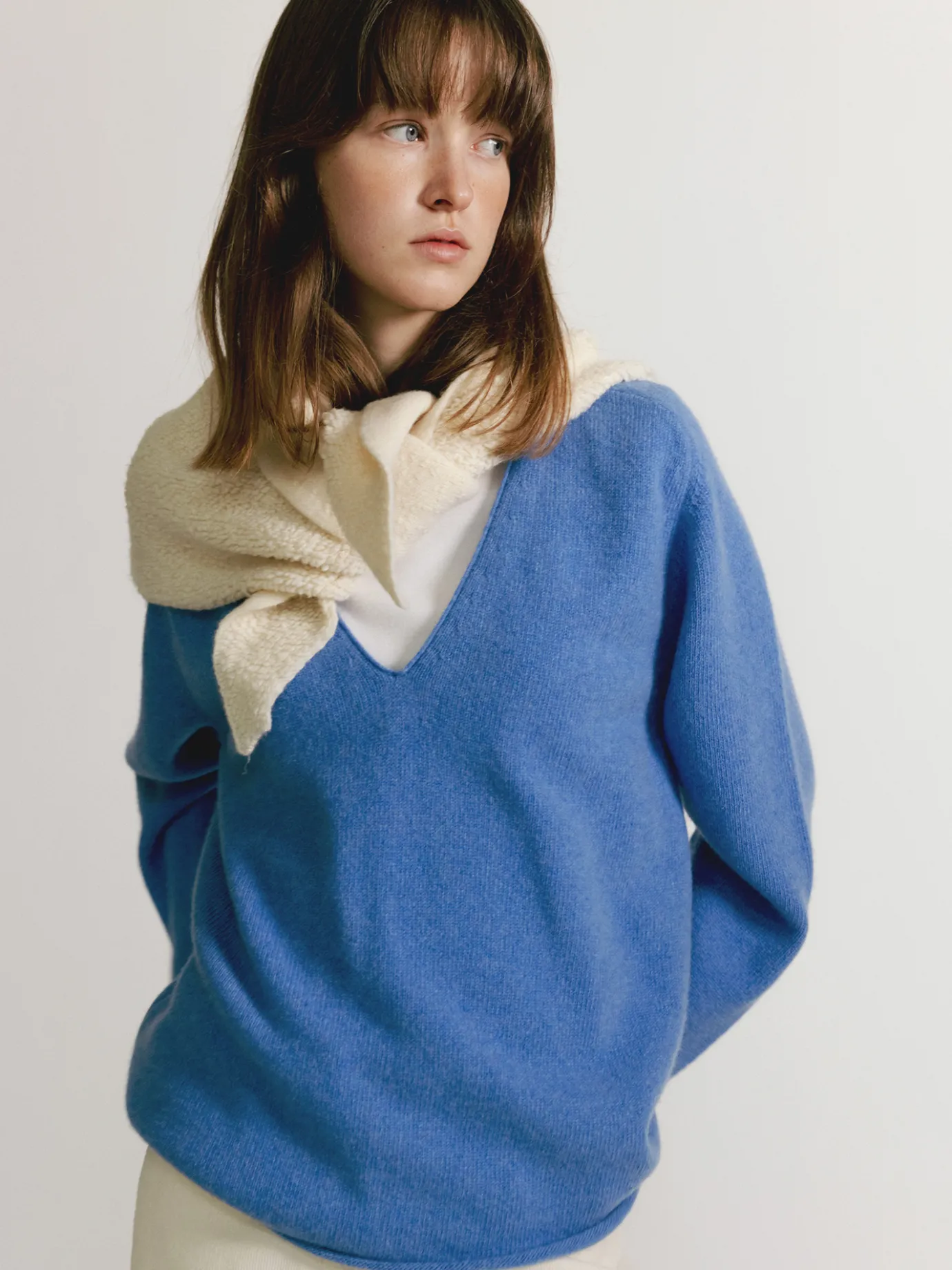 triangle_wool_muffler_ivo_2.webp Nothing written Accessories-Triangle wool muffler (Ivory boucle)