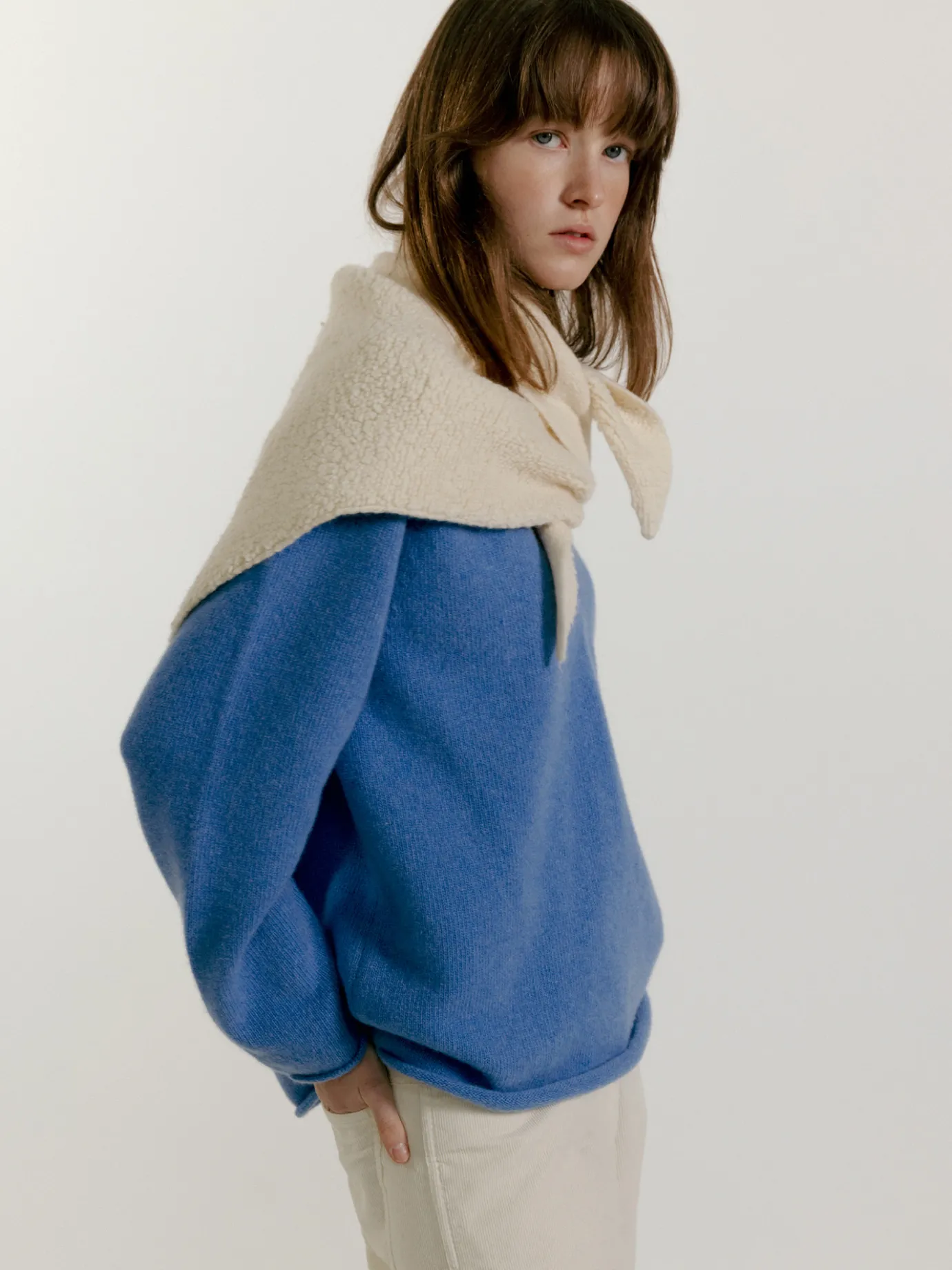 triangle_wool_muffler_ivo_3.webp Nothing written Accessories-Triangle wool muffler (Ivory boucle)