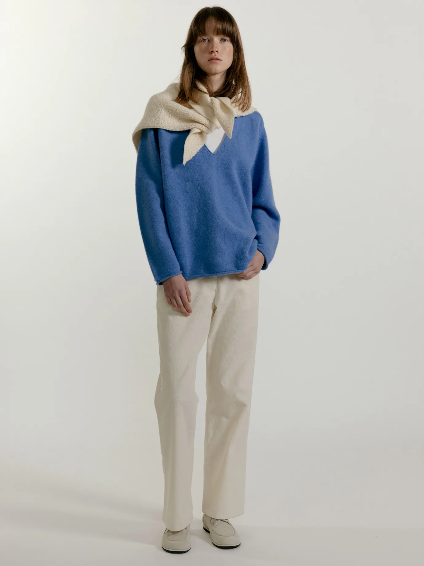 triangle_wool_muffler_ivo_4.webp Nothing written Accessories-Triangle wool muffler (Ivory boucle)