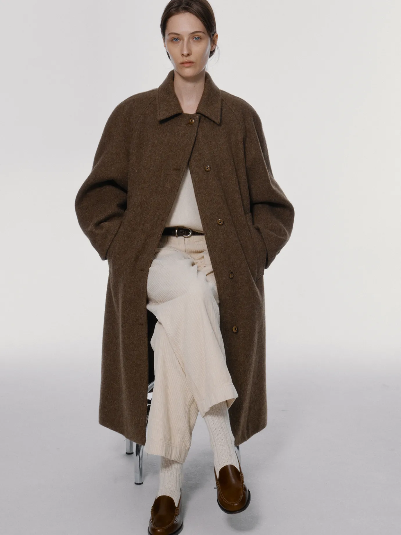 wool_balmacaan_coat_taupe_10.webp Nothing written Outwears | Exclusive-Wool balmacaan coat (Taupe)