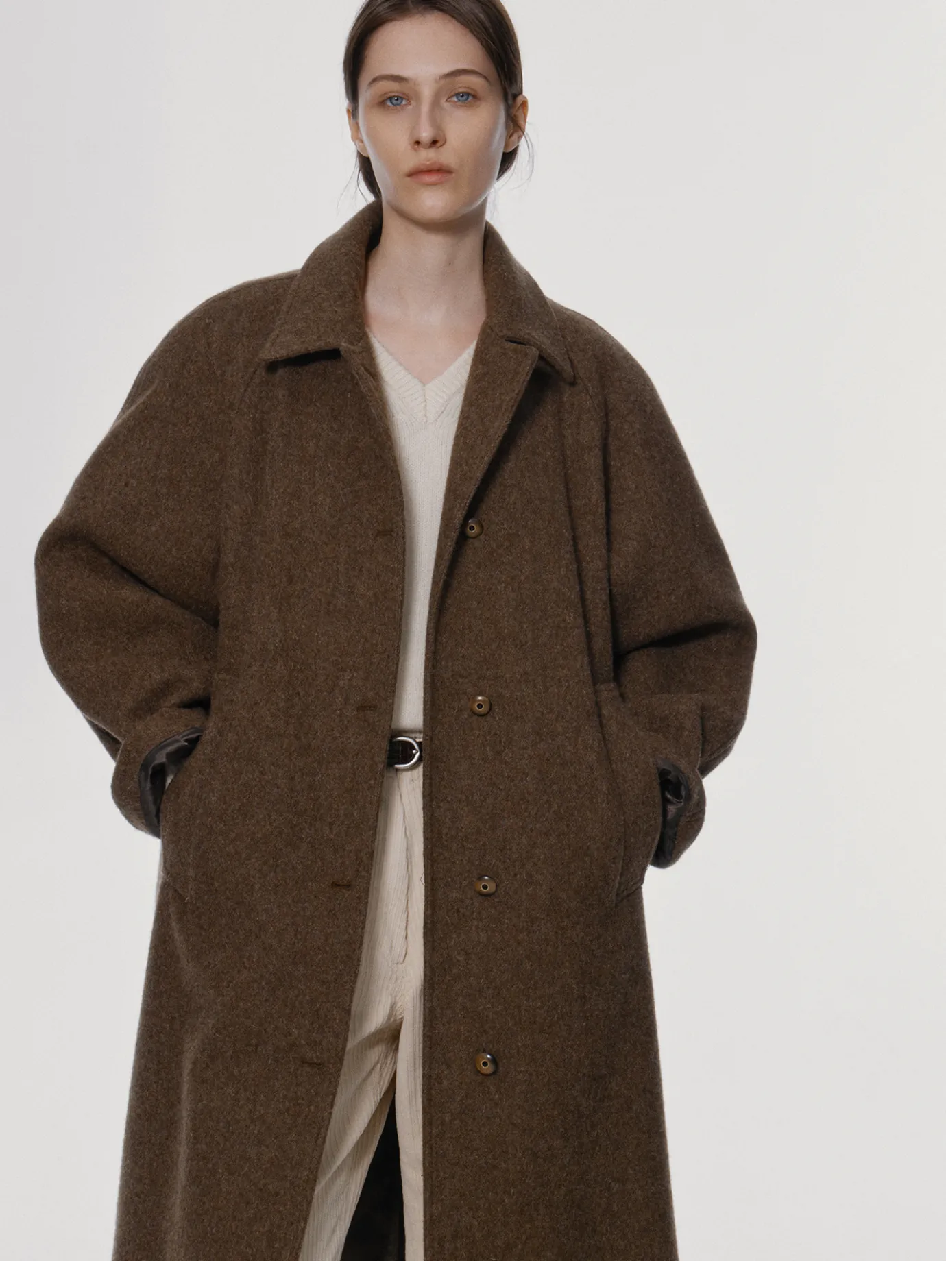 wool_balmacaan_coat_taupe_11.webp Nothing written Outwears | Exclusive-Wool balmacaan coat (Taupe)