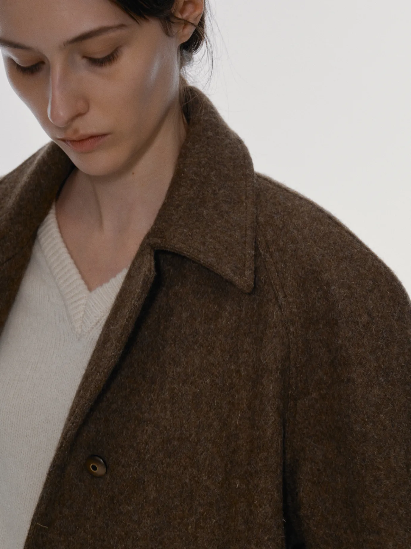 wool_balmacaan_coat_taupe_13.webp Nothing written Outwears | Exclusive-Wool balmacaan coat (Taupe)