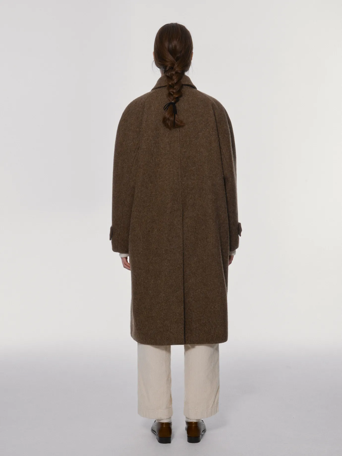 wool_balmacaan_coat_taupe_4.webp Nothing written Outwears | Exclusive-Wool balmacaan coat (Taupe)
