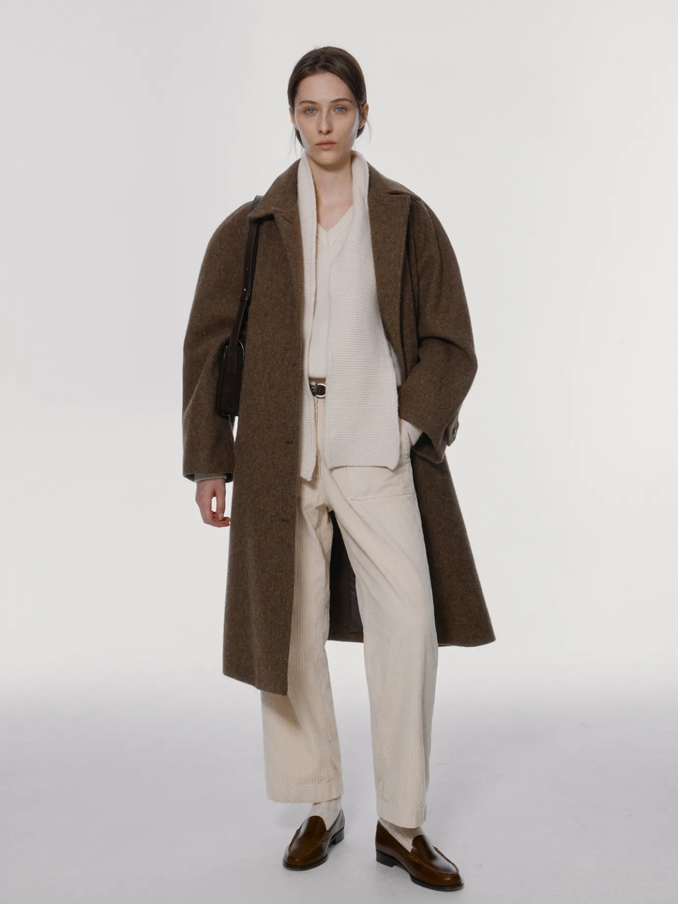 wool_balmacaan_coat_taupe_5.webp Nothing written Outwears | Exclusive-Wool balmacaan coat (Taupe)