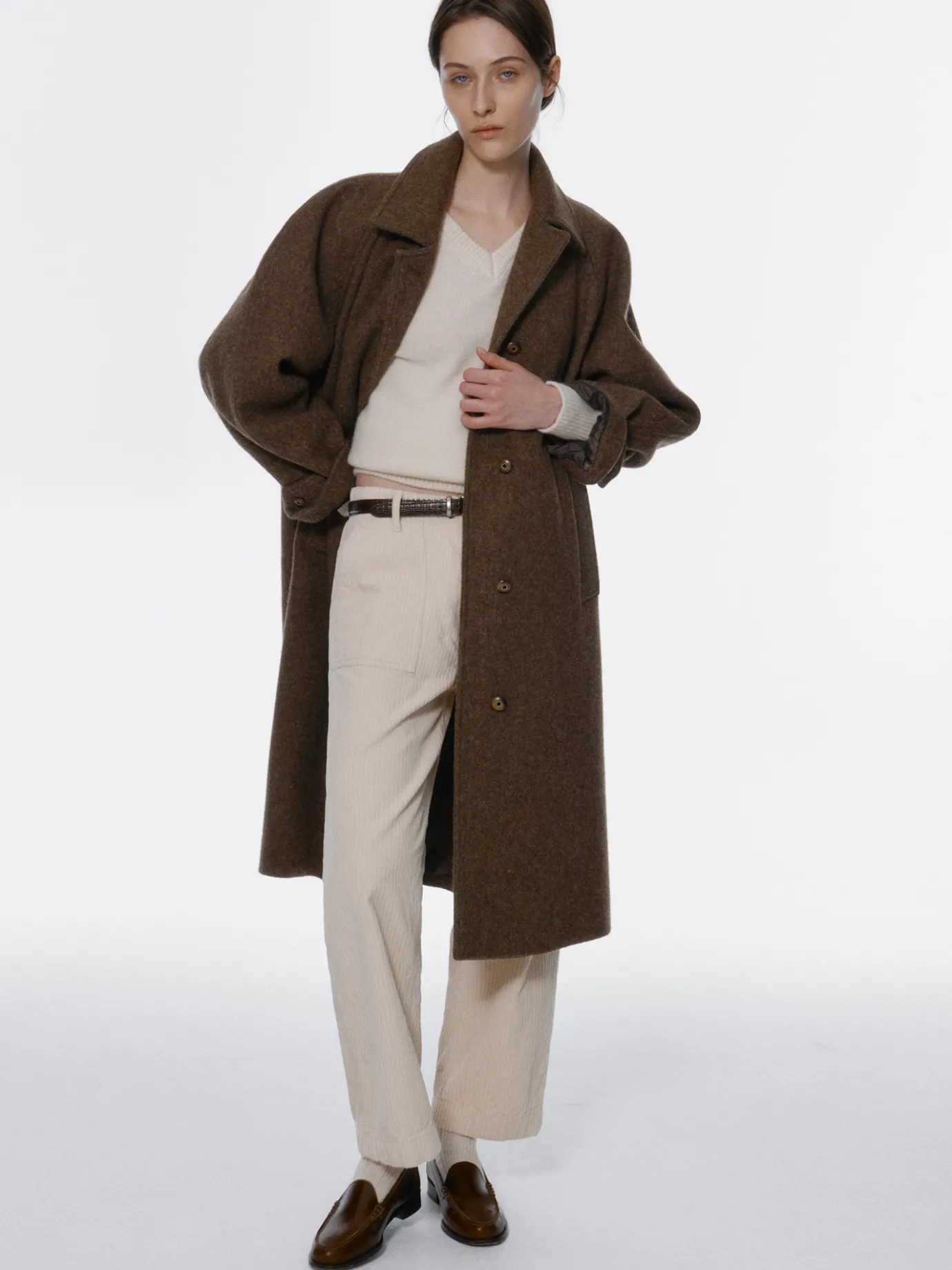 wool_balmacaan_coat_taupe_9.webp Nothing written Outwears | Exclusive-Wool balmacaan coat (Taupe)